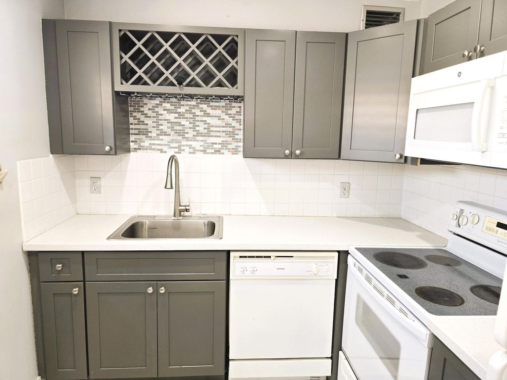 Photo of 89 Saxony B #B, Delray Beach, FL 33446 (MLS # R11102240)