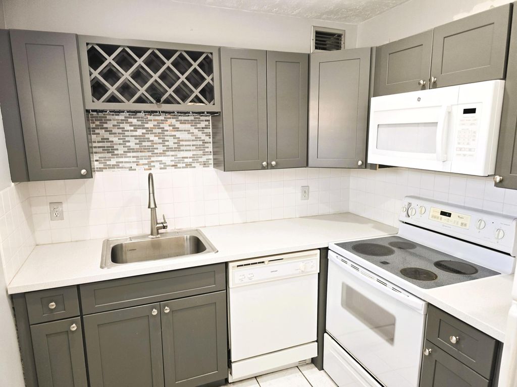 Photo of 89 Saxony B #B, Delray Beach, FL 33446 (MLS # R11102240)