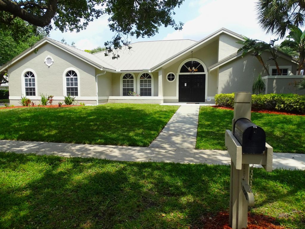 Photo of 6325 Winding Lake Drive, Jupiter, FL 33458 (MLS # B26017576)