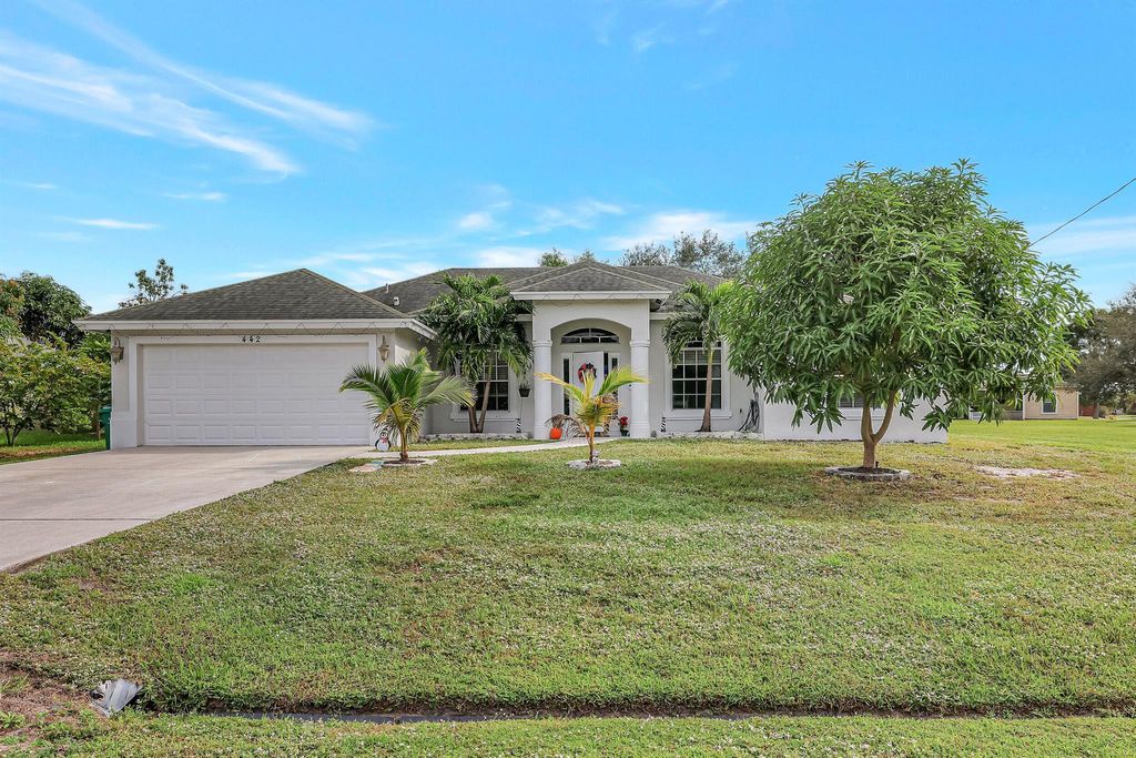 Photo of 442 SW Tulip Boulevard, Port Saint Lucie, FL 34953 (MLS # R10942354)