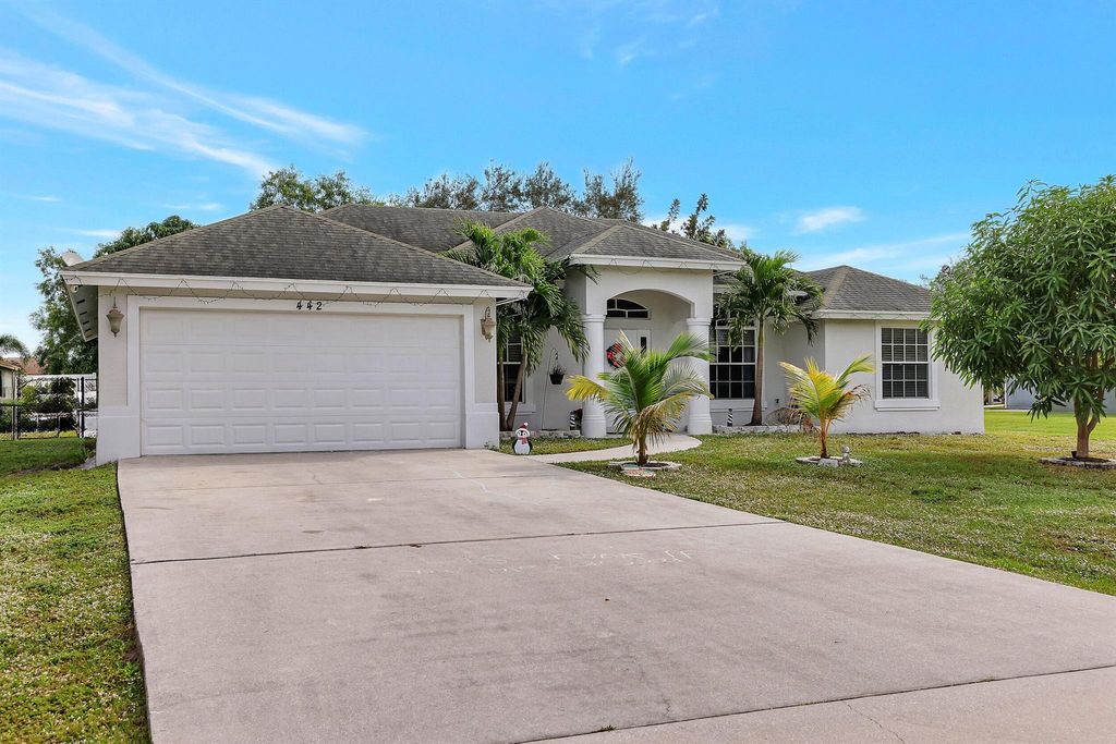 Photo of 442 SW Tulip Boulevard, Port Saint Lucie, FL 34953 (MLS # R10942354)