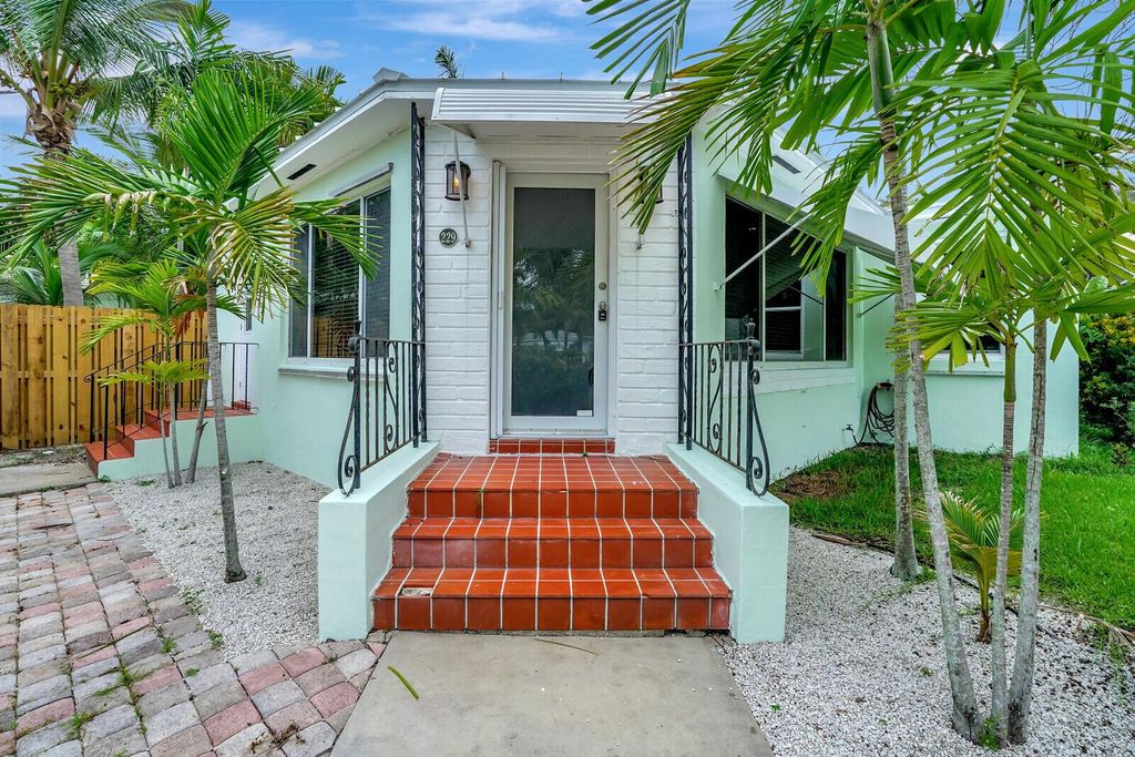 Photo of 229 28th Street, West Palm Beach, FL 33407 (MLS # R10913376)