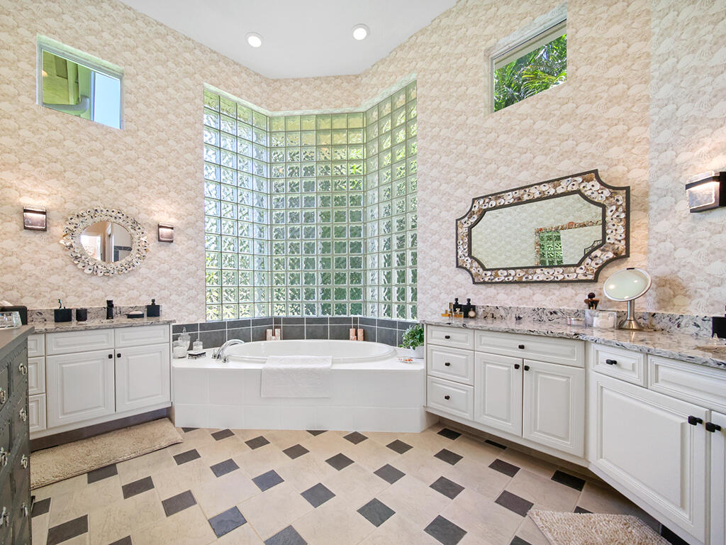 JUPITER INLET BEACH COLONY - Residential