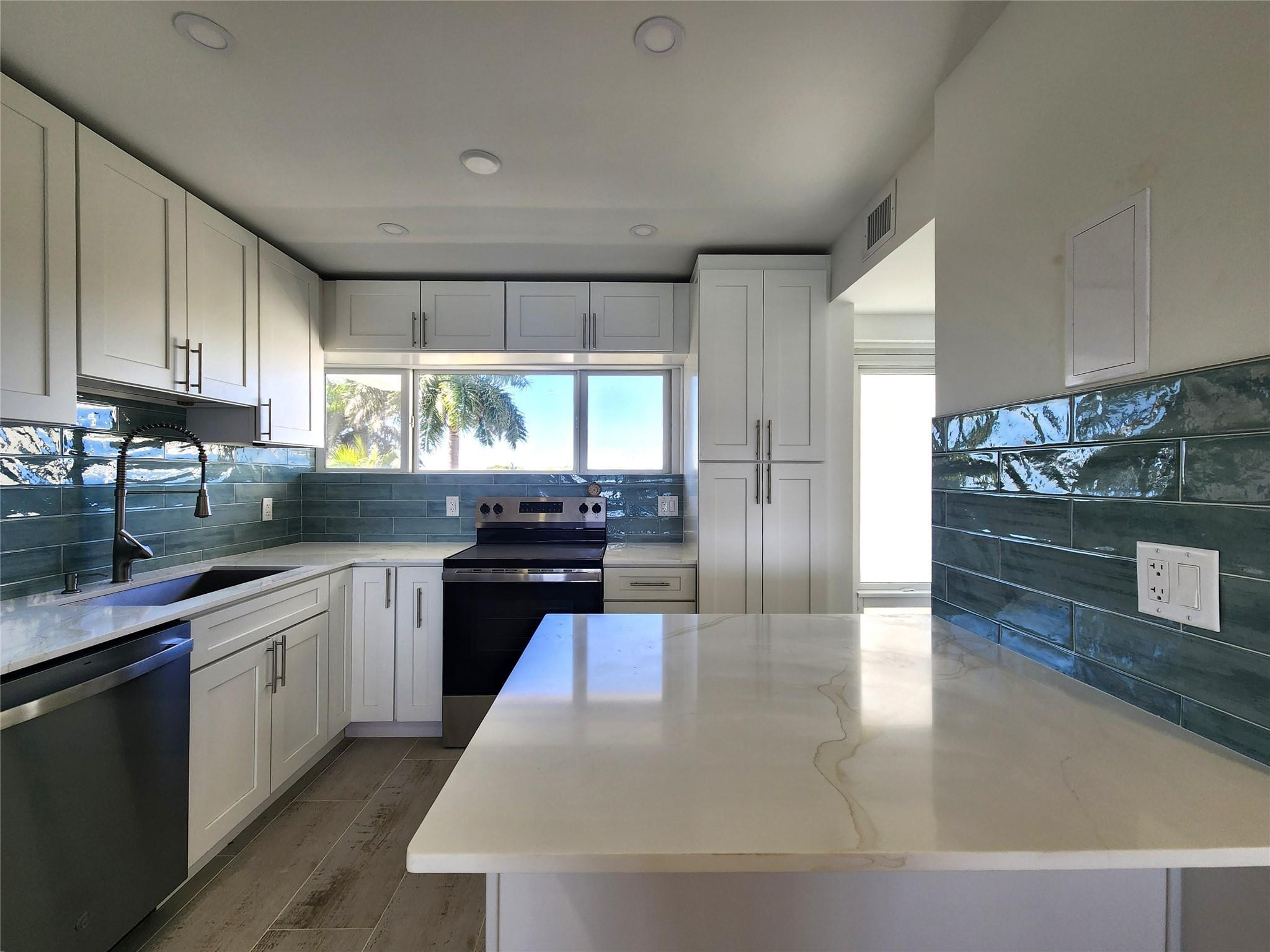 Cove Beach Club Co-Op - Residential Lease