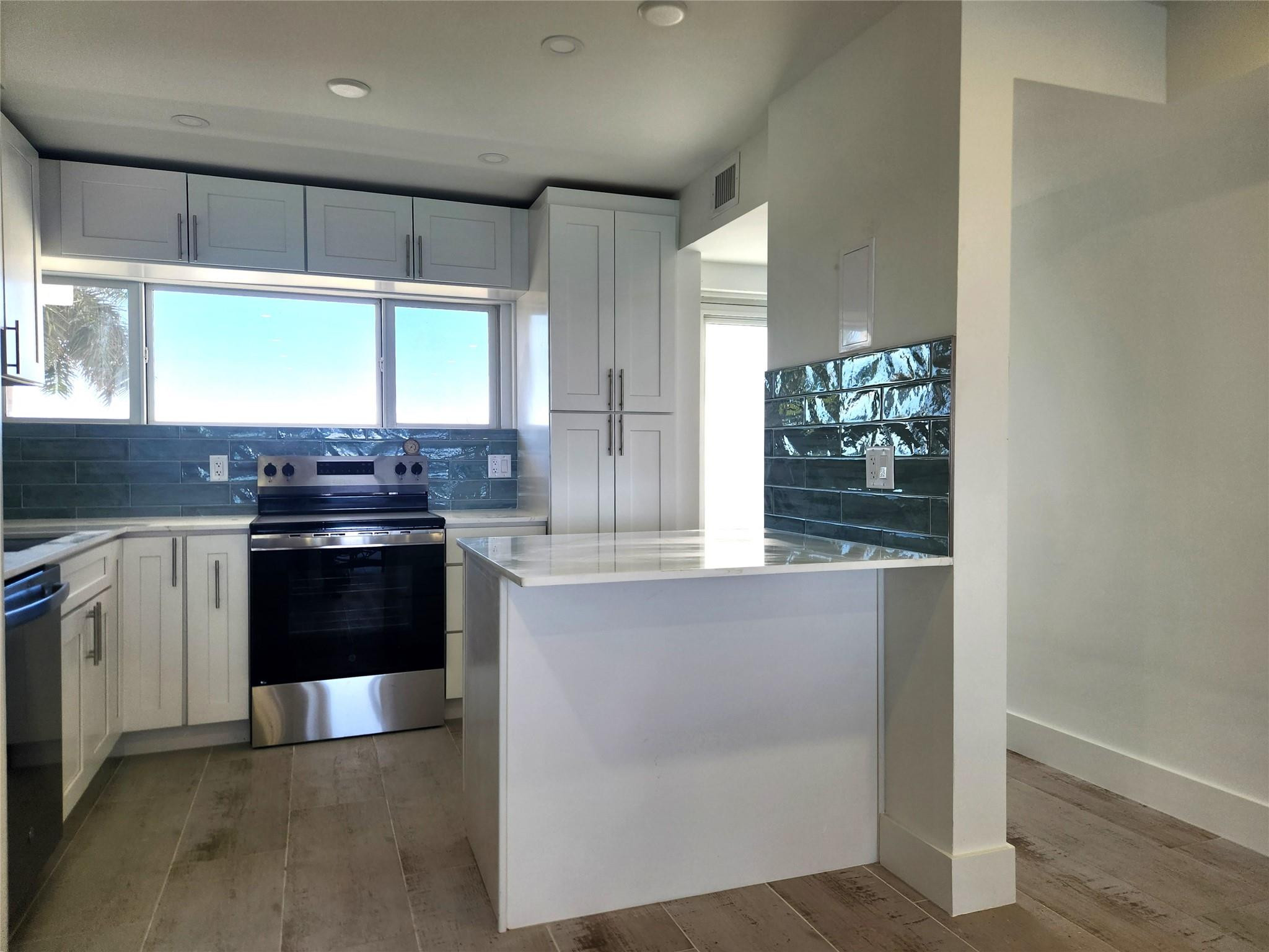 Cove Beach Club Co-Op - Residential Lease