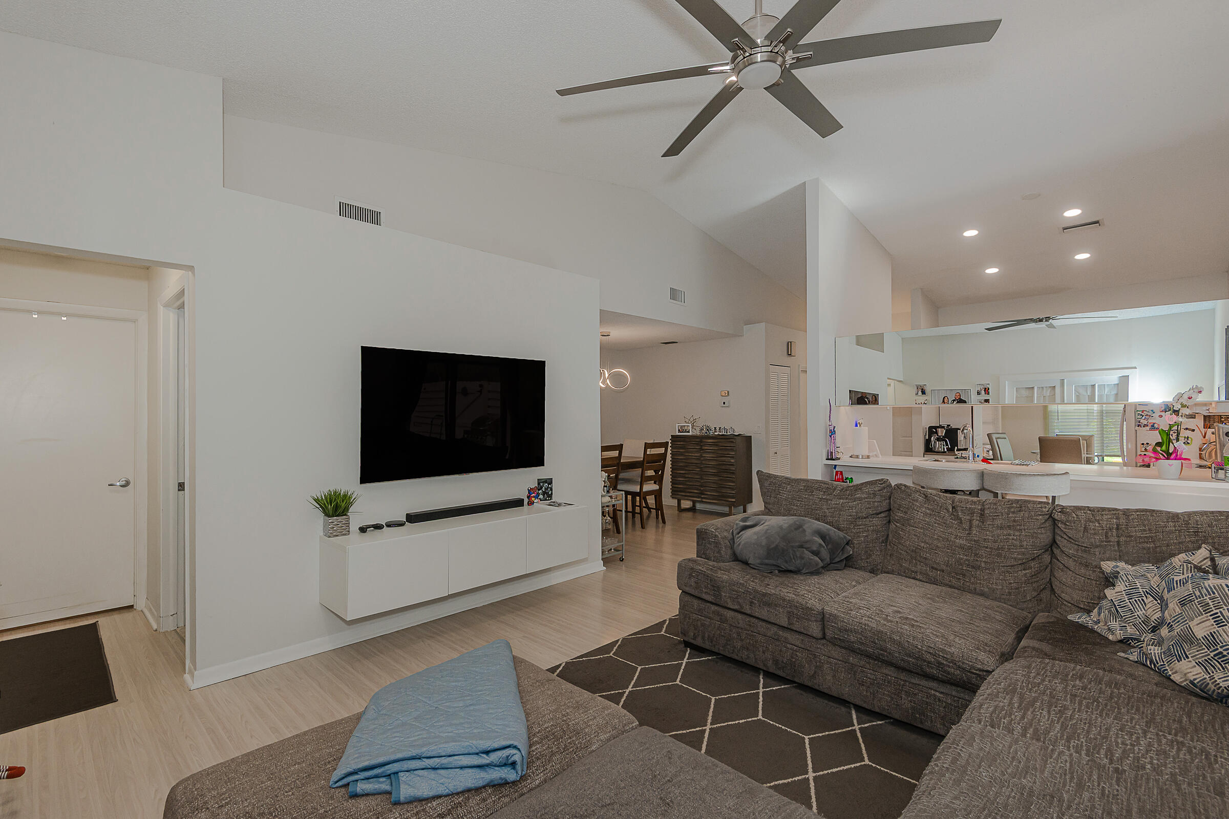 BOYNTON LAKES 6 - Residential