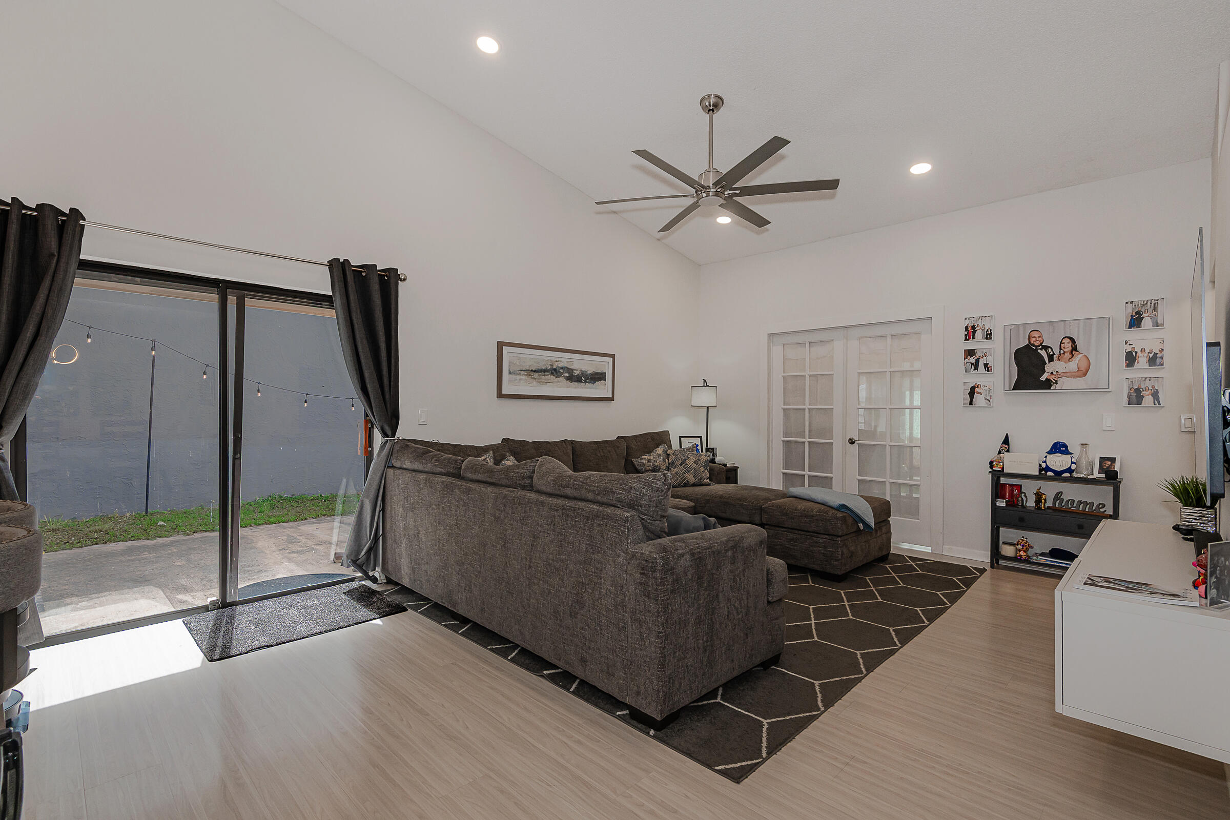 BOYNTON LAKES 6 - Residential