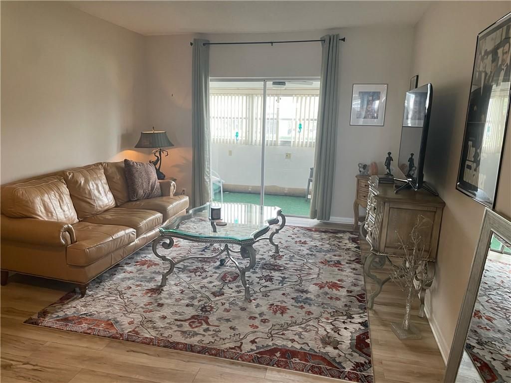 Photo of 1113 SE Lake Ter #204, Boynton Beach, FL 33426 (MLS # F10326989)