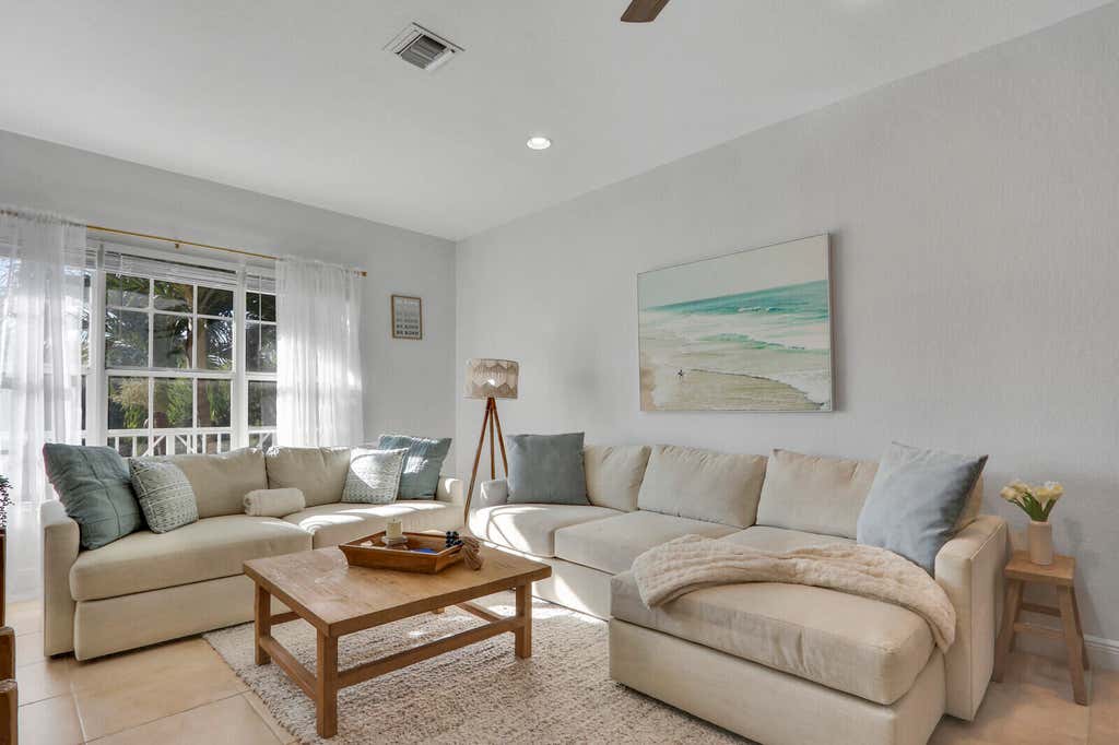 Photo of 4557 Artesa Way S, Palm Beach Gardens, FL 33418 (MLS # R11058475)