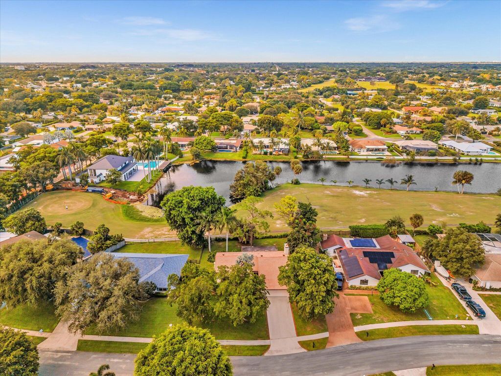 Photo of 3537 Lakeview Drive, Delray Beach, FL 33445 (MLS # R11130334)