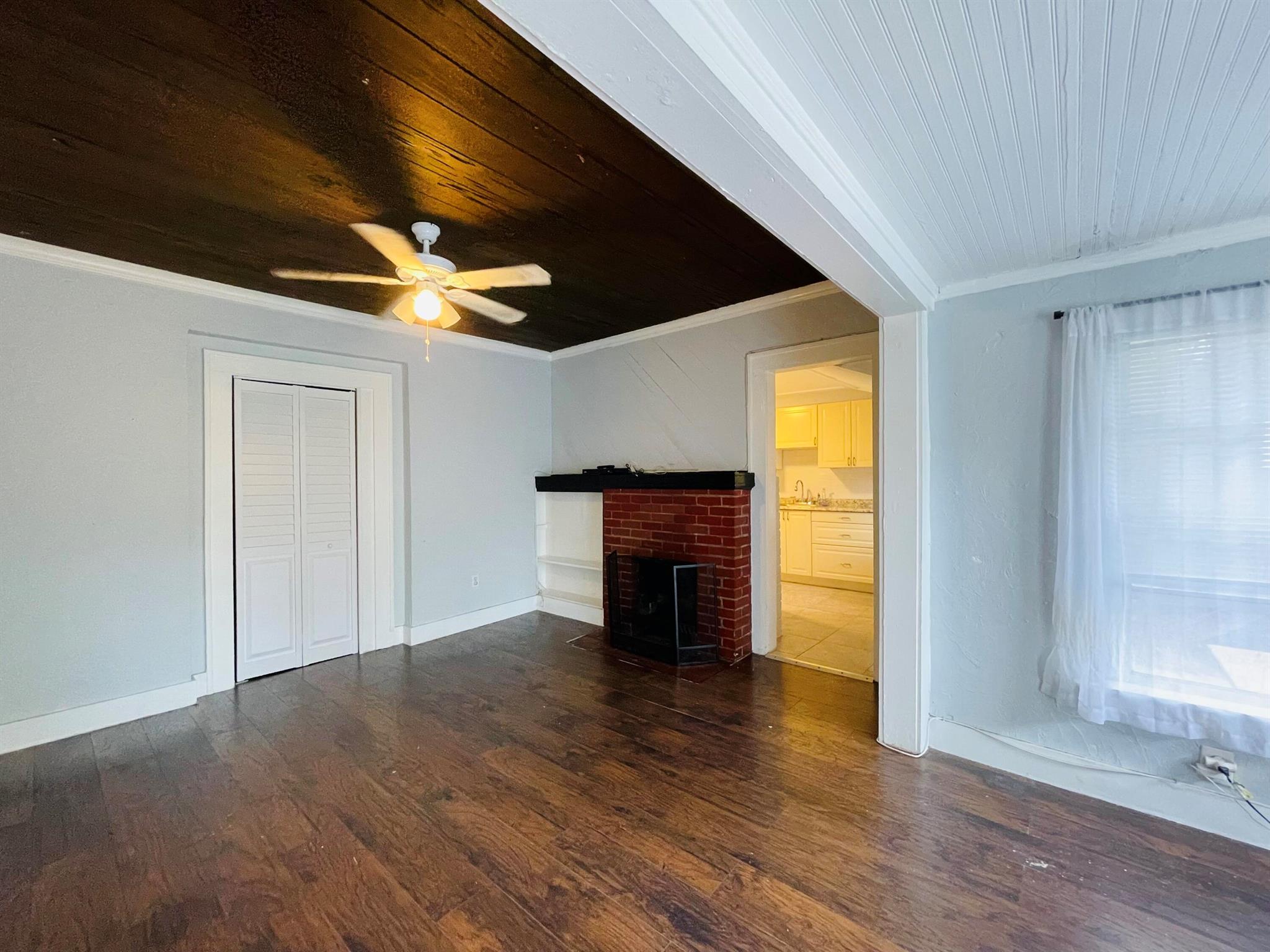 1 bedroom charming Villa located in Lake Worth just north of Lucerne. WATER INCLUDED. Wood floors, open private patio, very spacious layout, A MUST SEE! Tongue and groove wood ceiling, wood floors, community laundry, only 2 units in the building, large kitchen, gas range, very clean and well kept, will go quickly so call today for showing and application. Walking distance to the historic streets of Lake Worth Beach to enjoy outdoor dining and shopping, 5 minute drive to beautiful beaches of Lake Worth, and 15 minutes to downtown West Palm Beach.