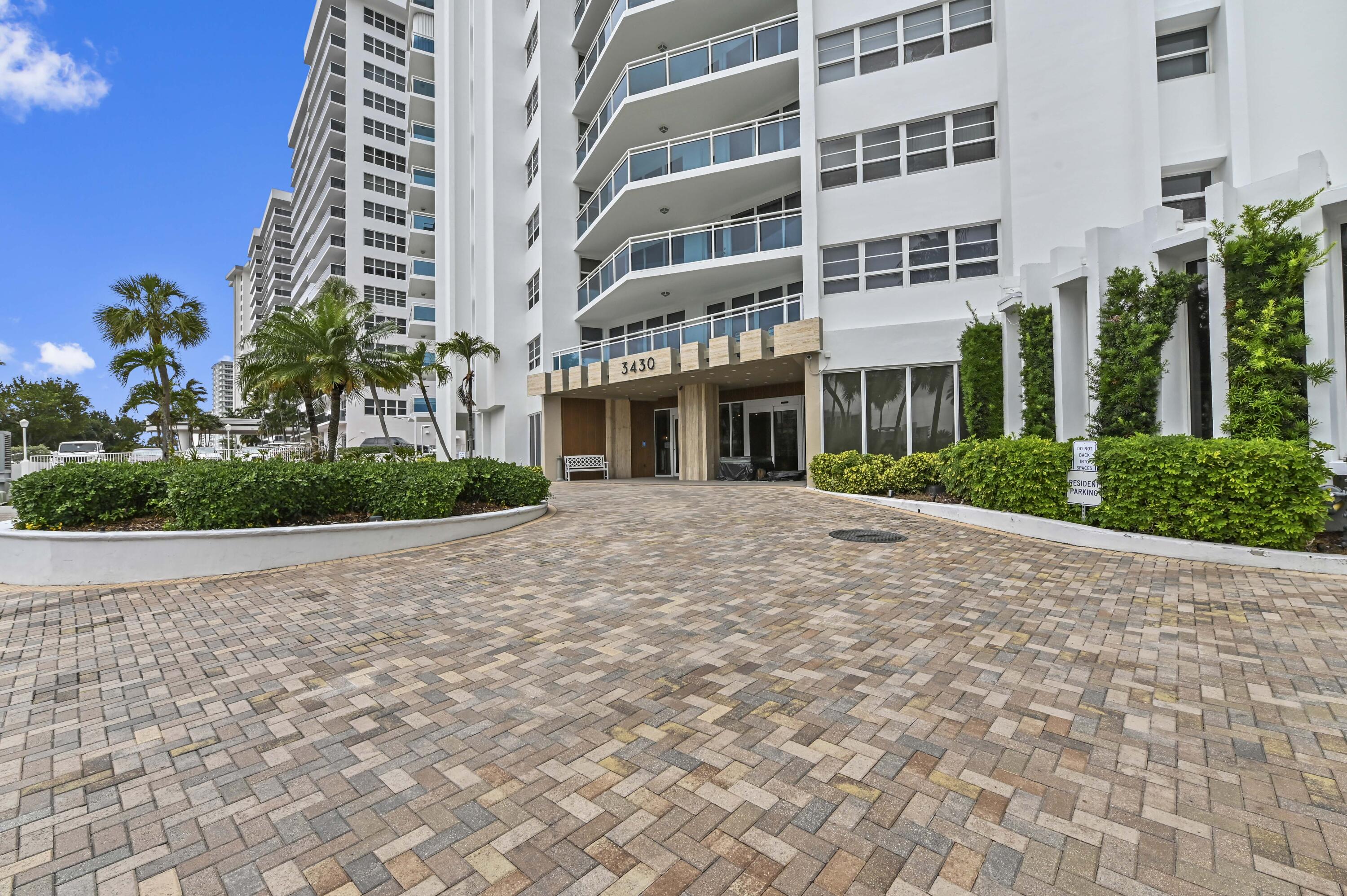 COMMODORE CONDO - Residential