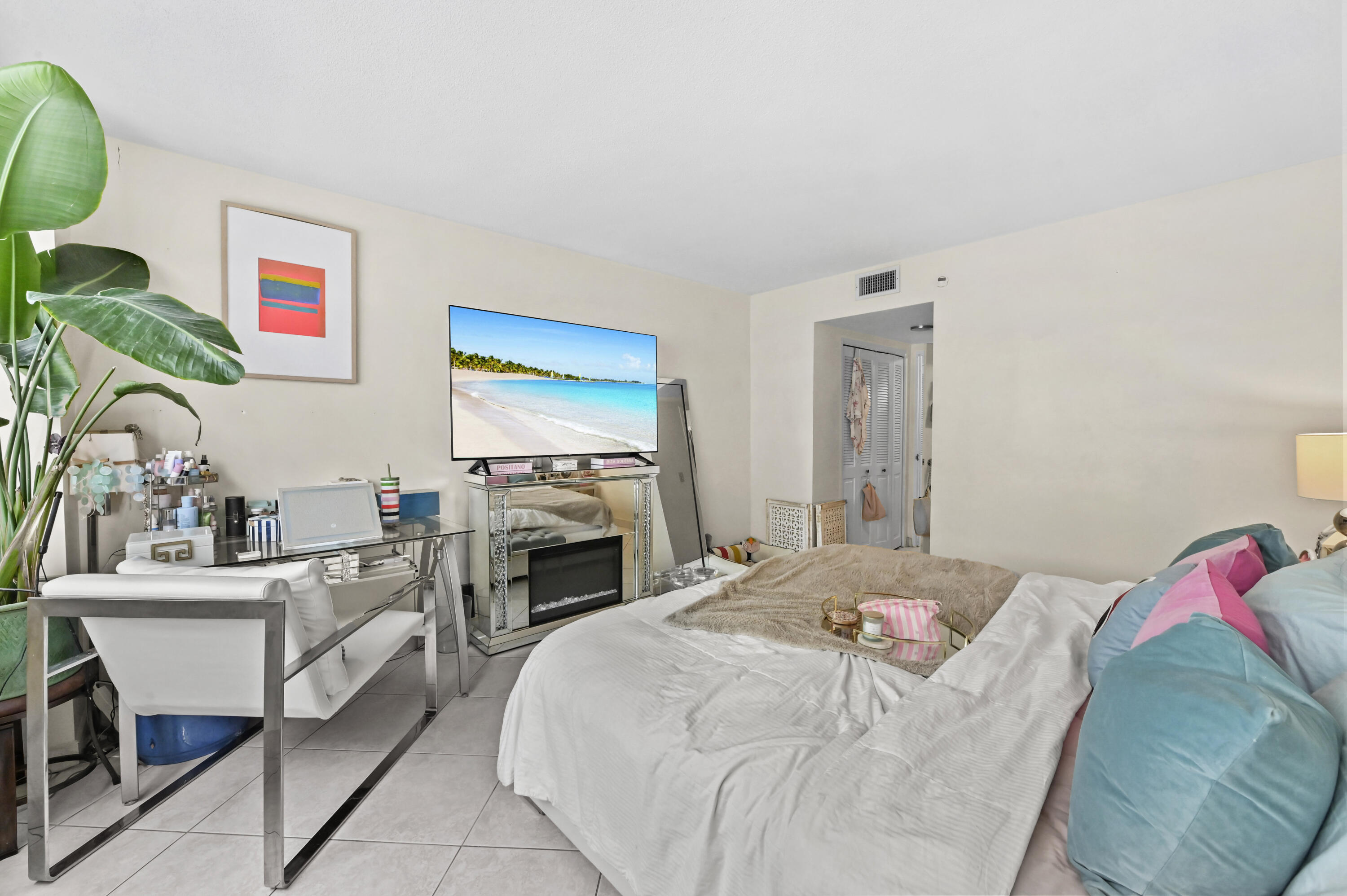 COMMODORE CONDO - Residential