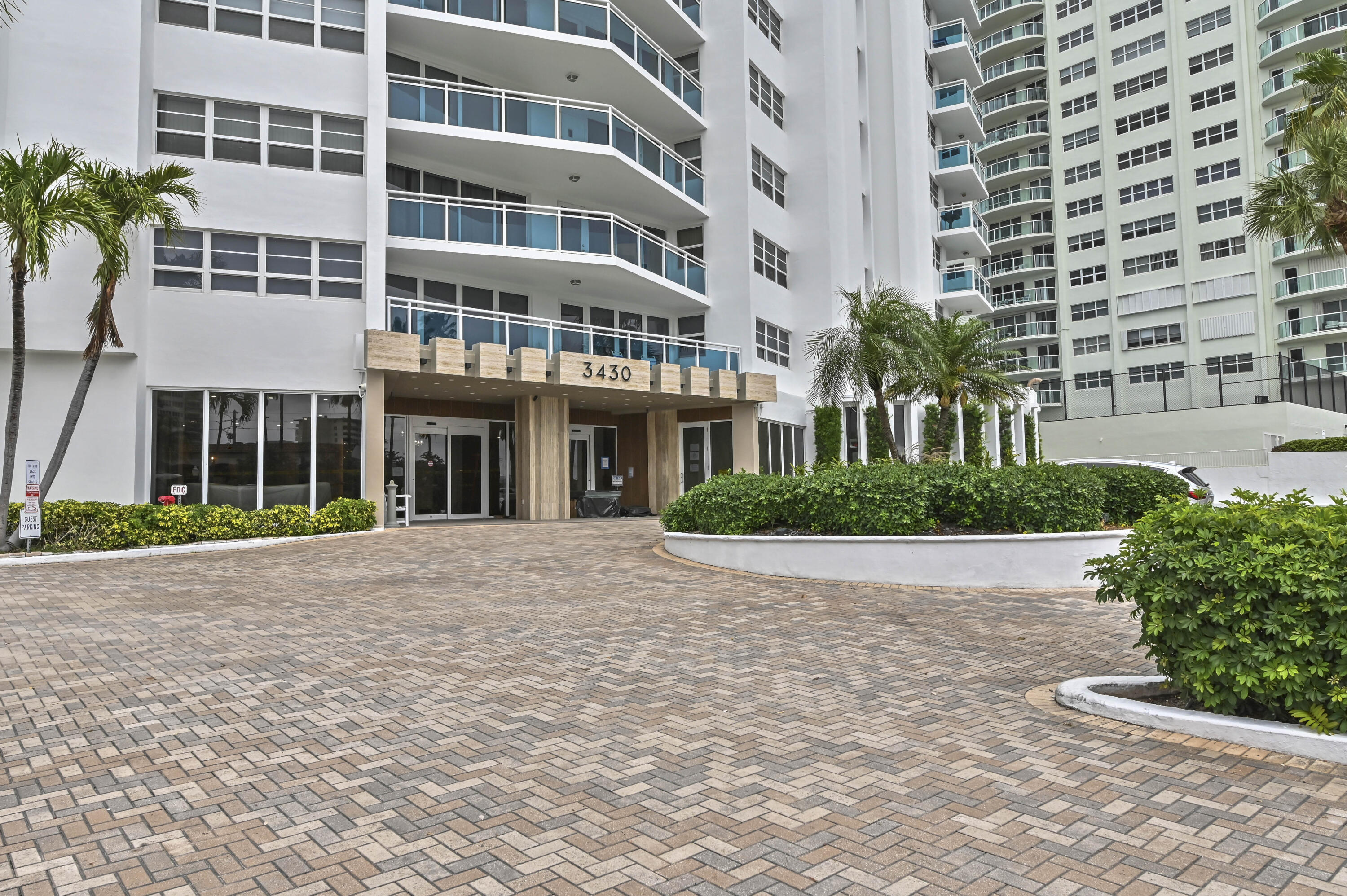 COMMODORE CONDO - Residential