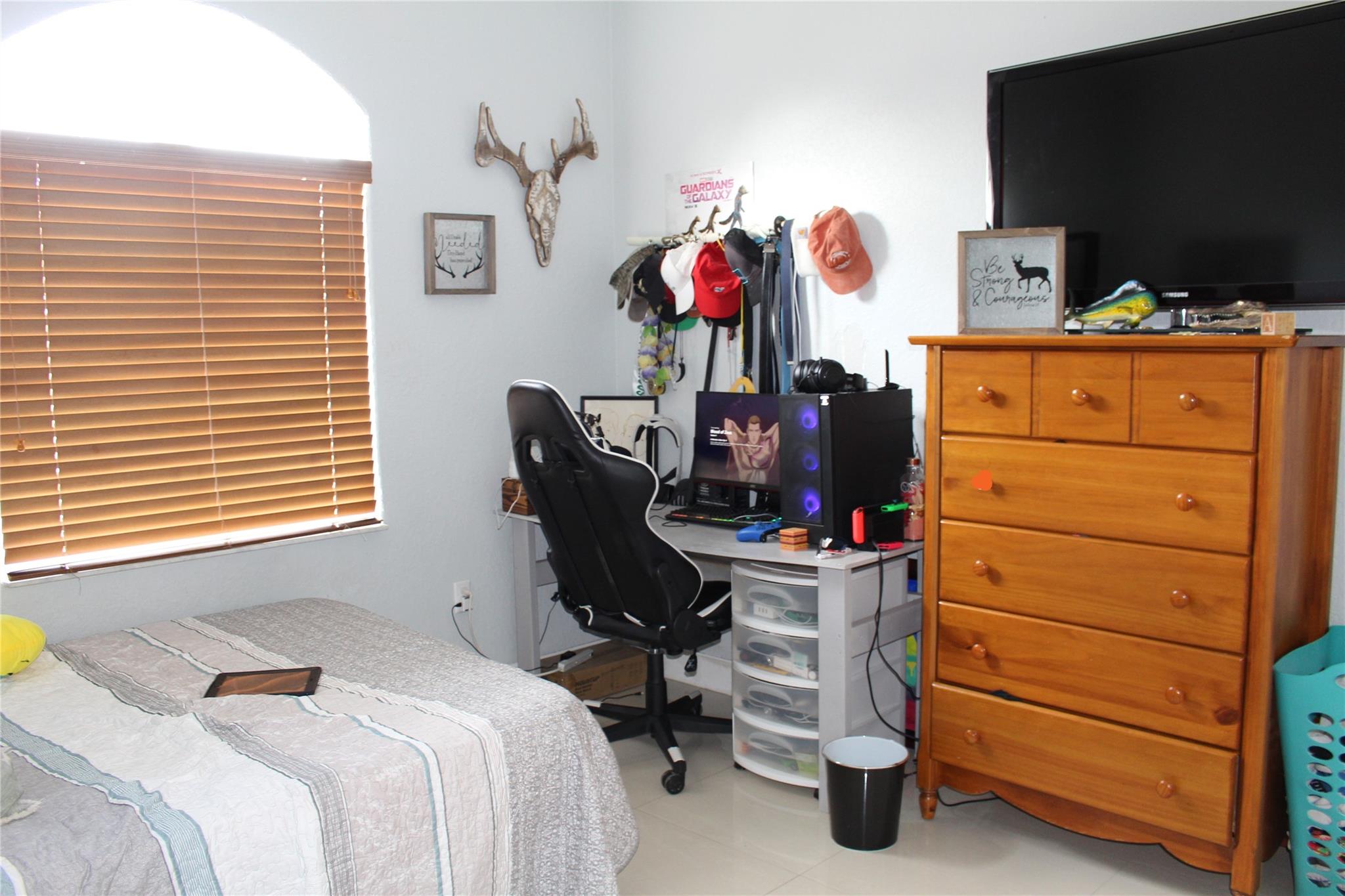 EDEN LAKE ESTATES - Residential