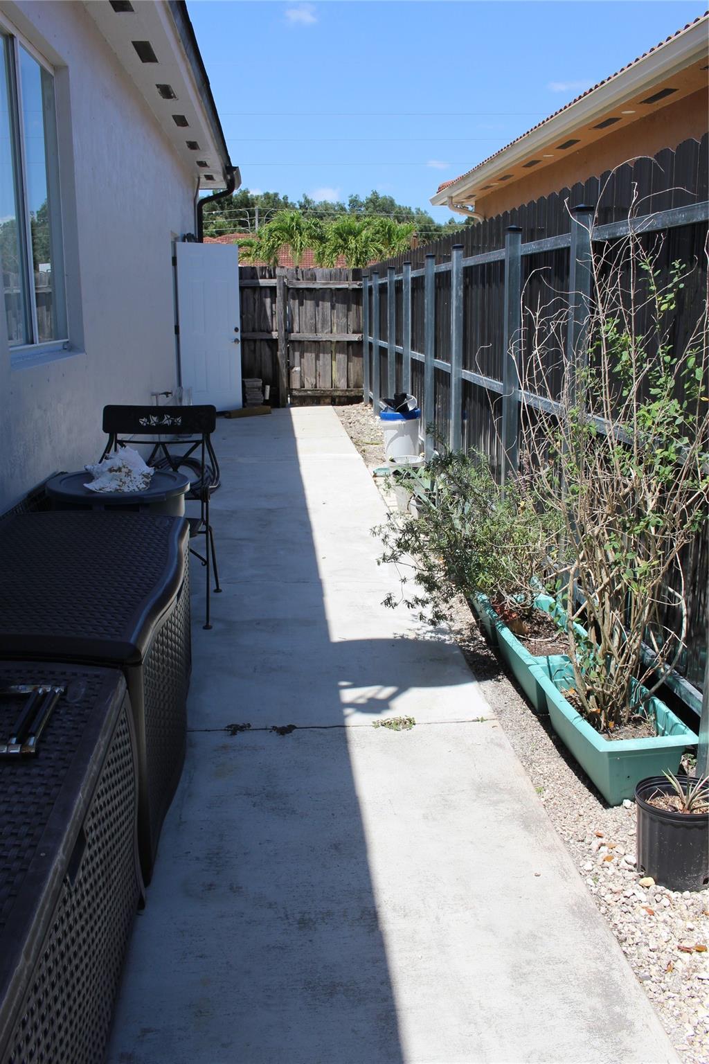 EDEN LAKE ESTATES - Residential