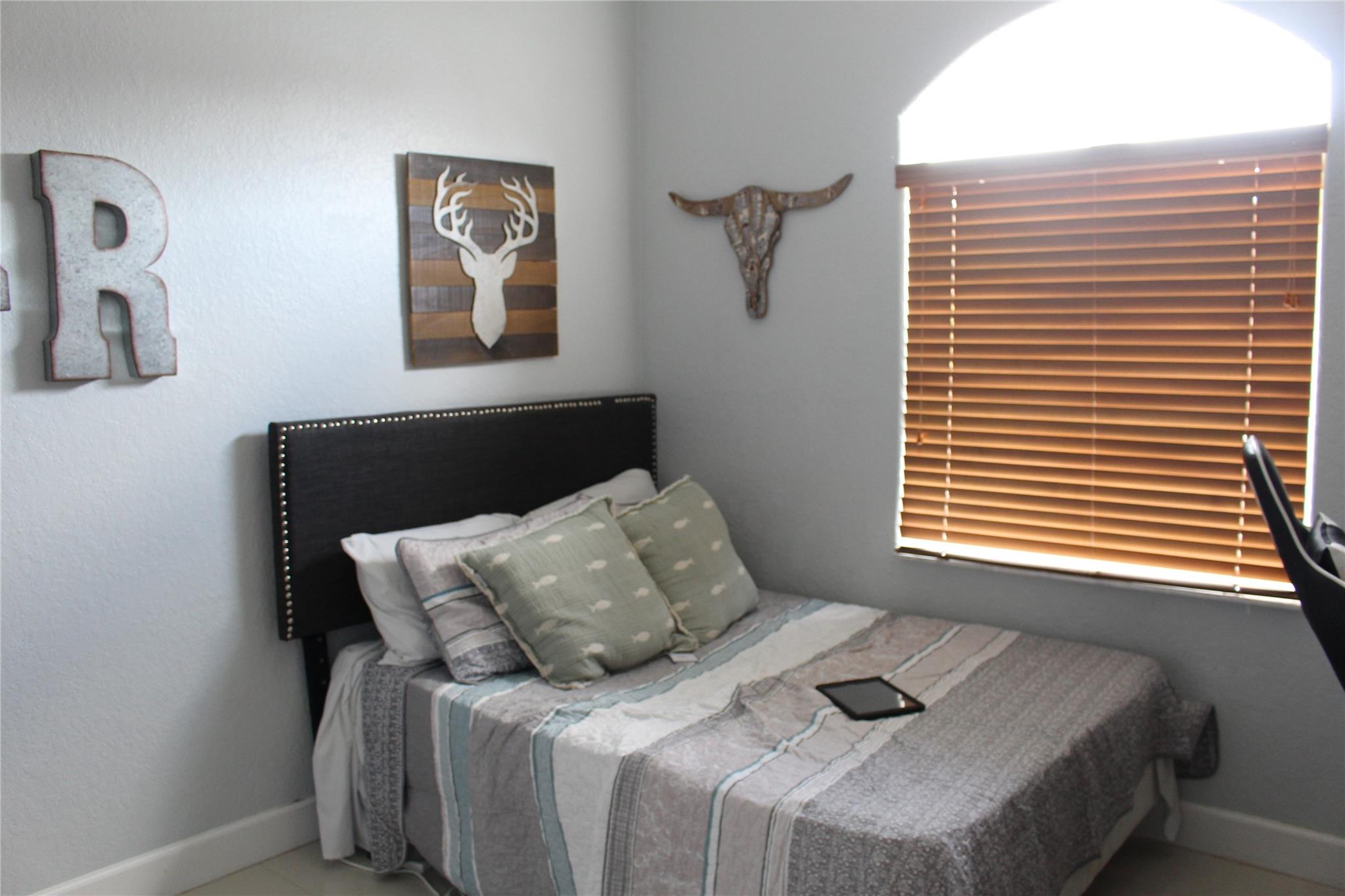 EDEN LAKE ESTATES - Residential