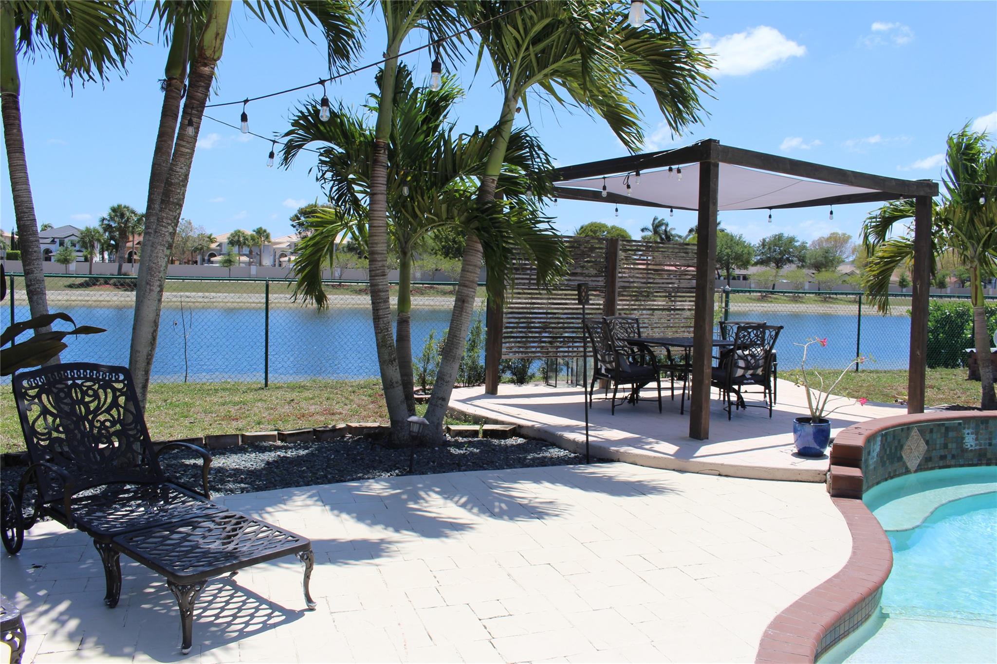 EDEN LAKE ESTATES - Residential