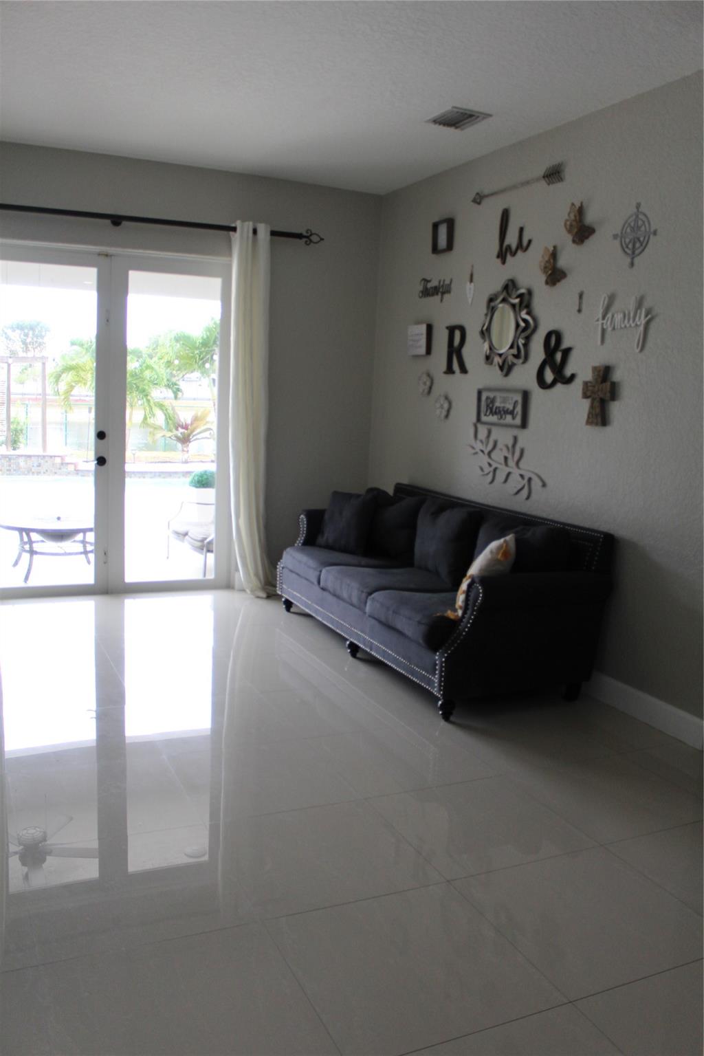 EDEN LAKE ESTATES - Residential