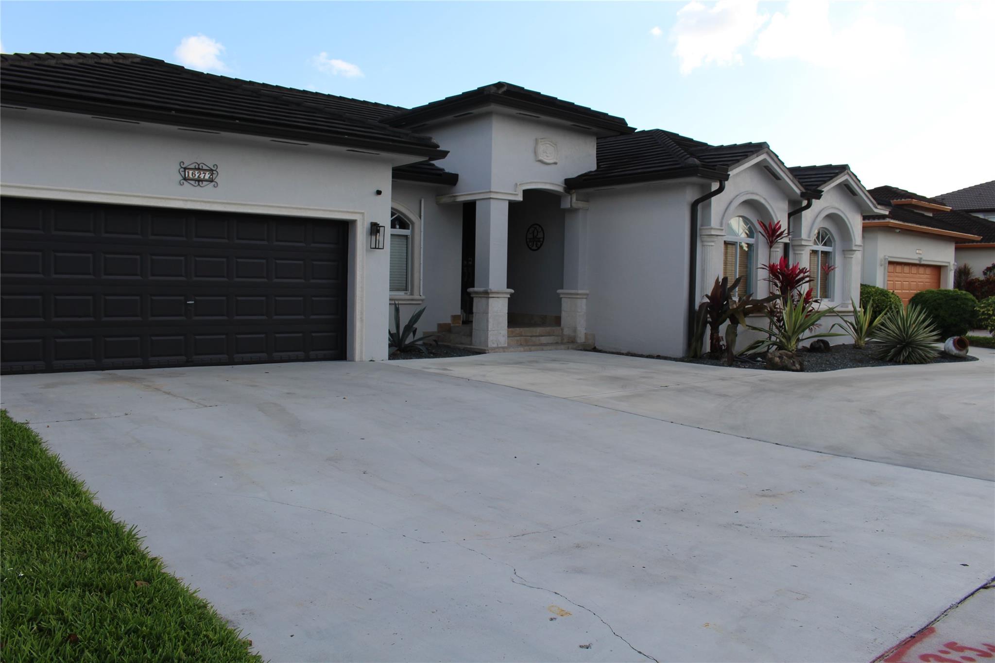 EDEN LAKE ESTATES - Residential