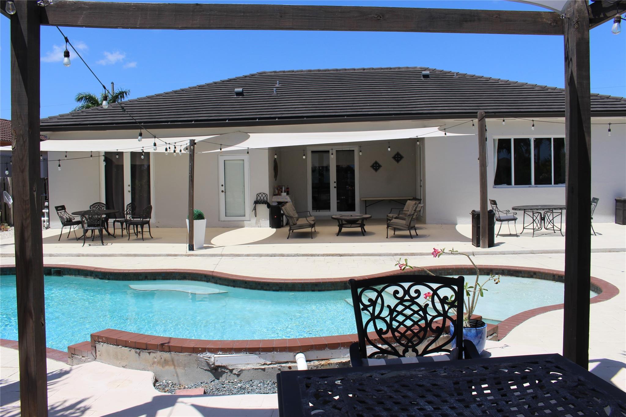 EDEN LAKE ESTATES - Residential