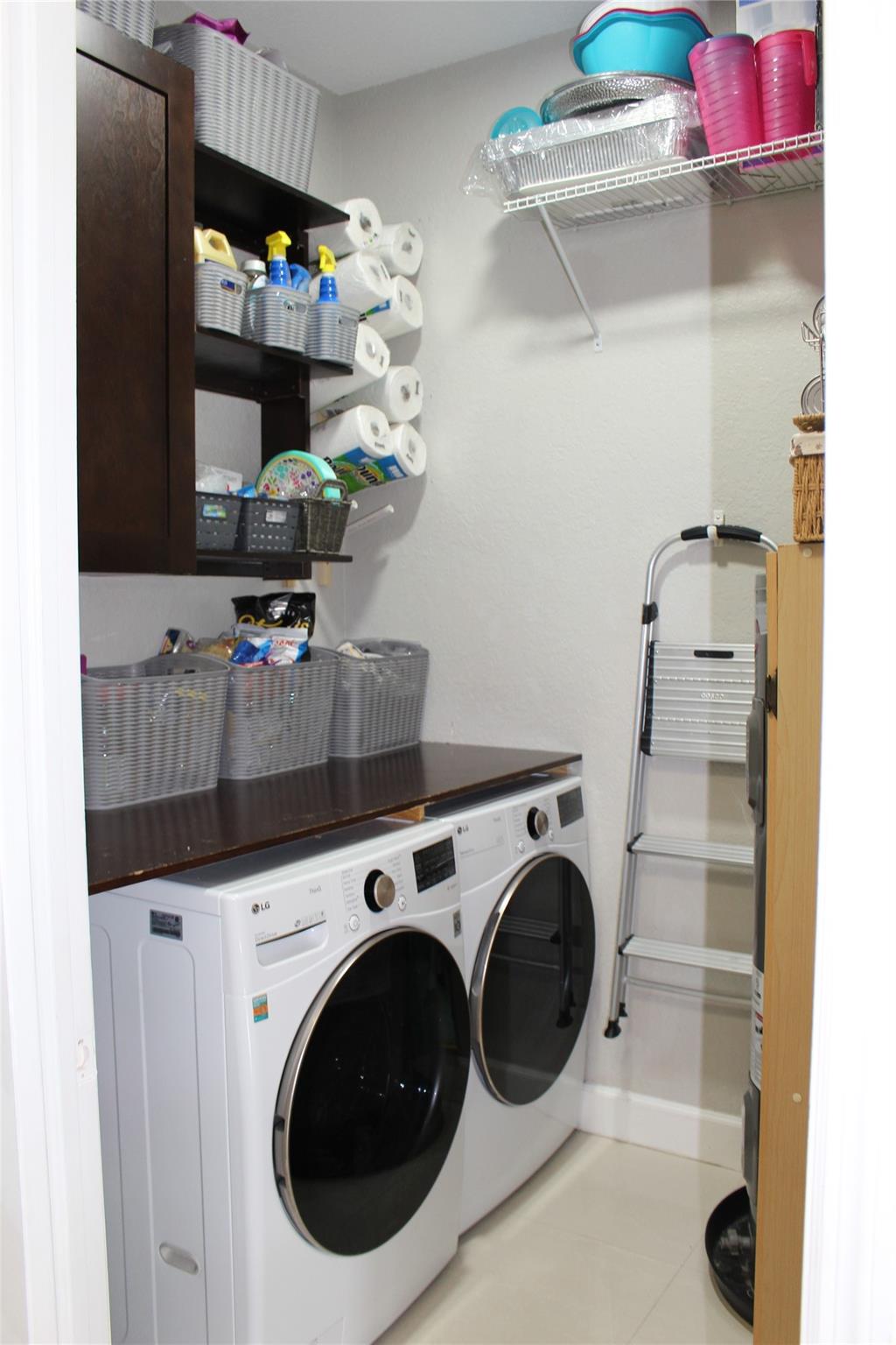 EDEN LAKE ESTATES - Residential