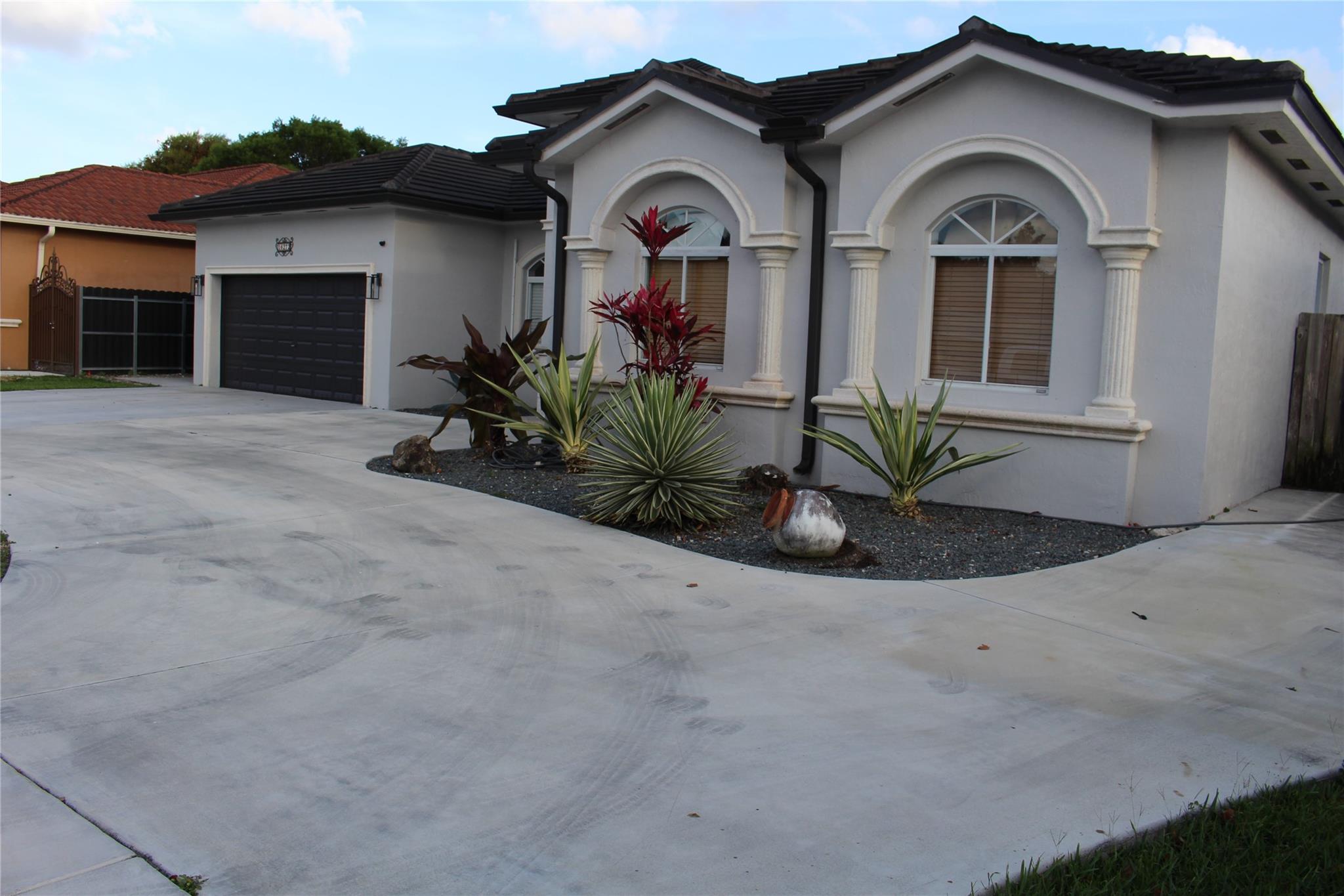 EDEN LAKE ESTATES - Residential