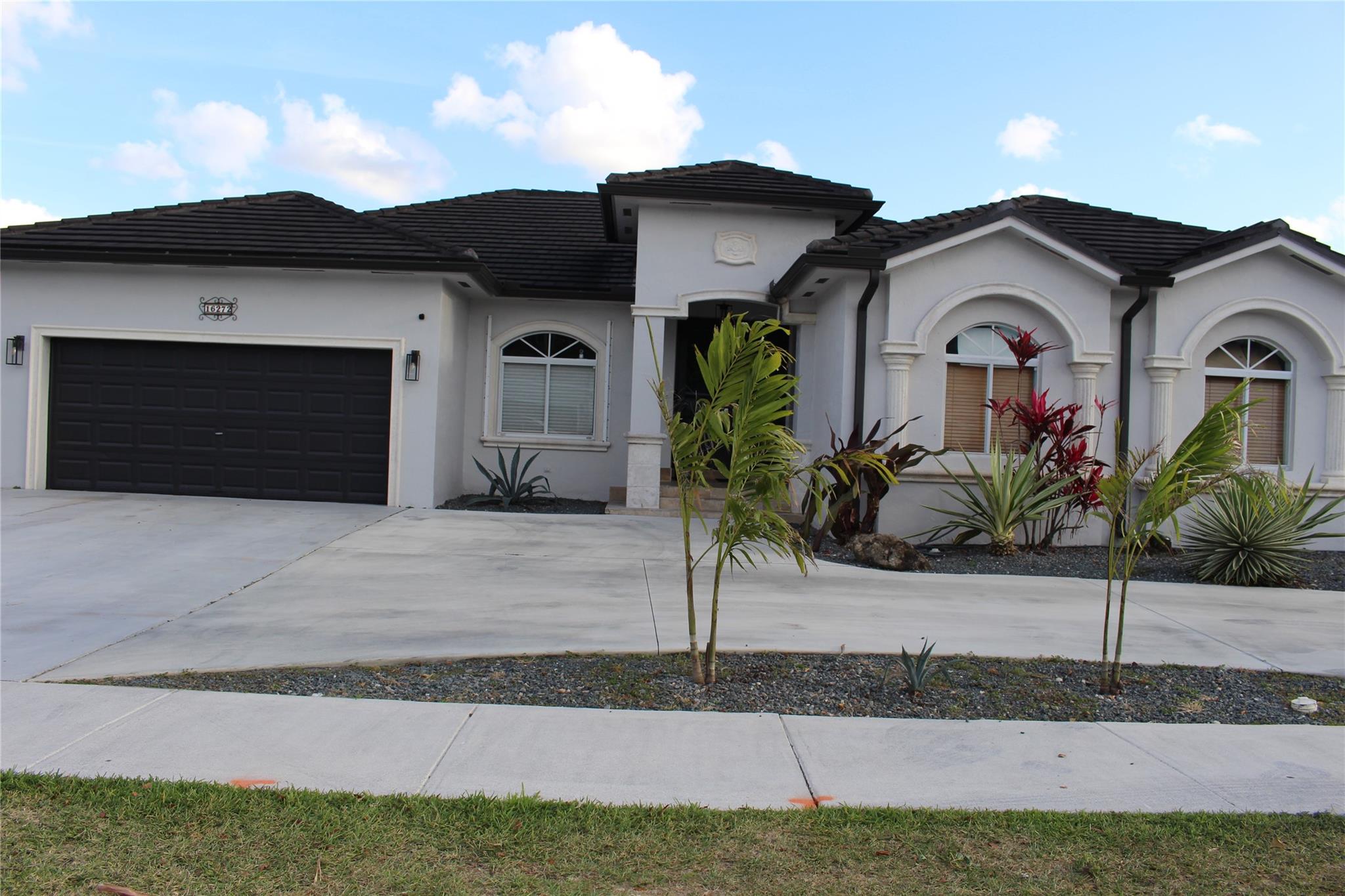 EDEN LAKE ESTATES - Residential