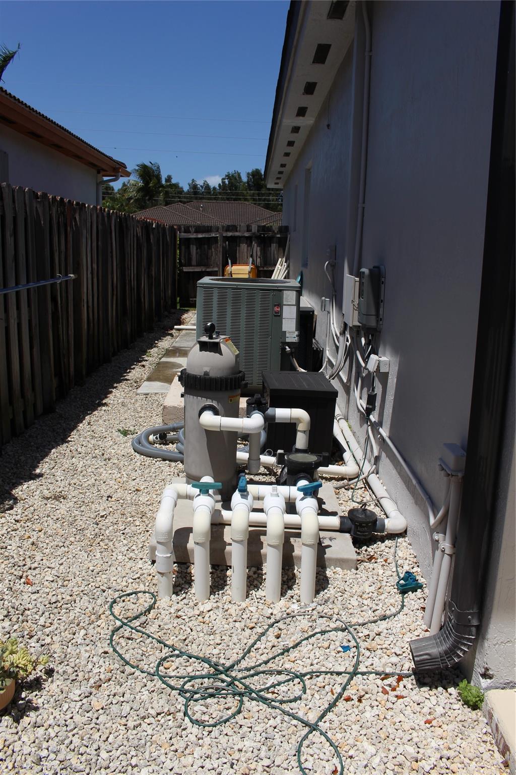 EDEN LAKE ESTATES - Residential