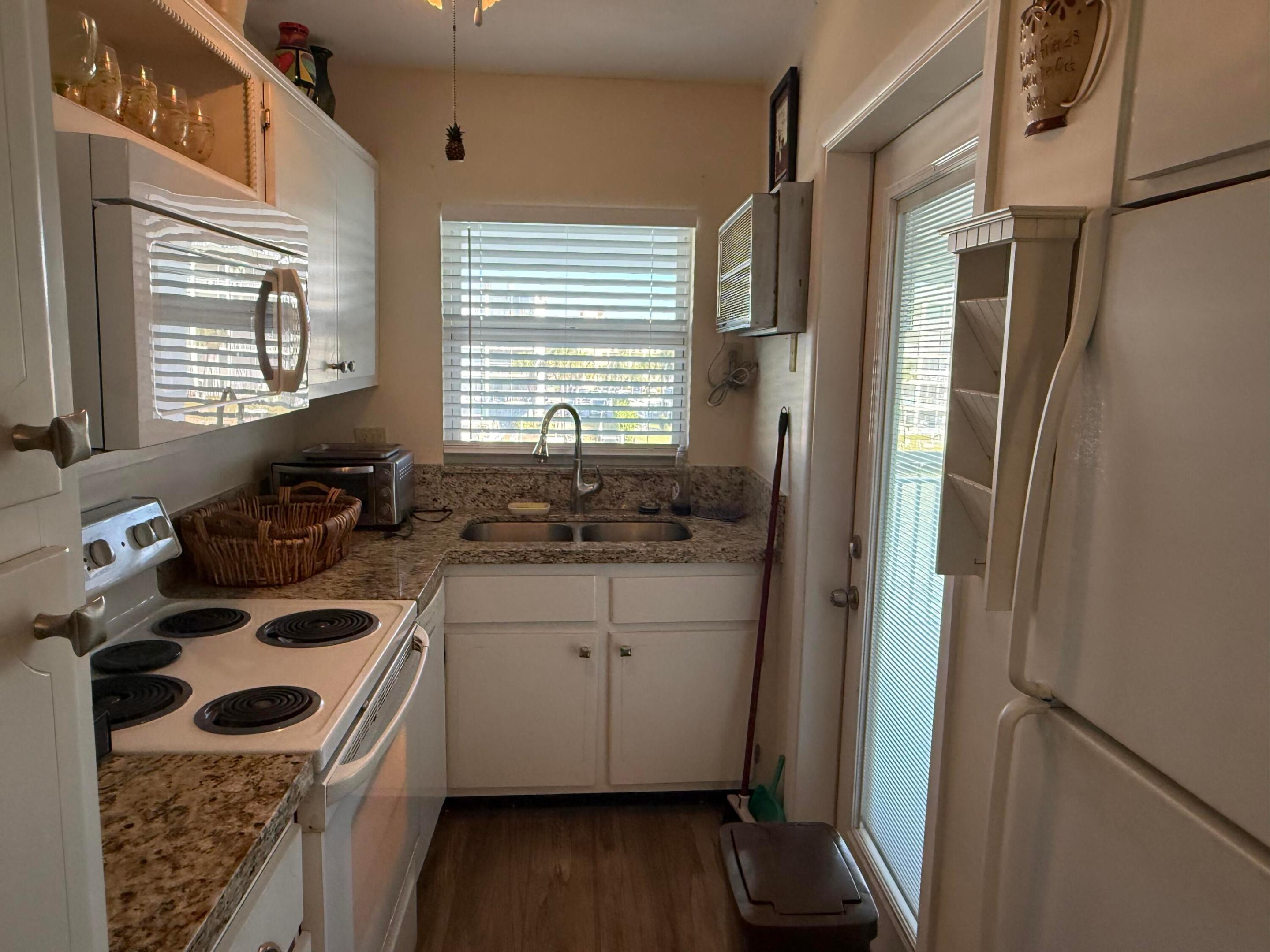 SHORE CLUB APTS. - Residential