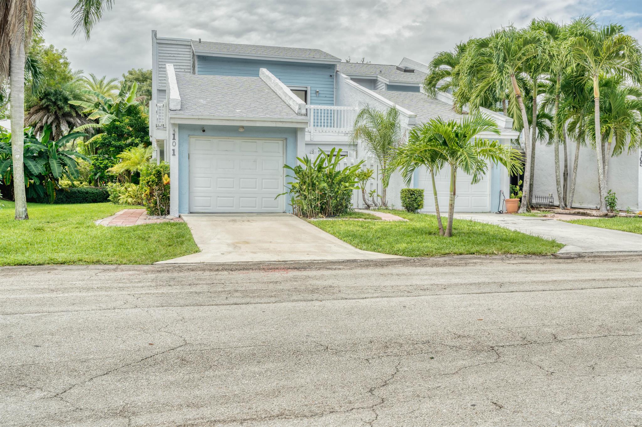FAIRWAYS AT ROYAL PALM BE - Residential