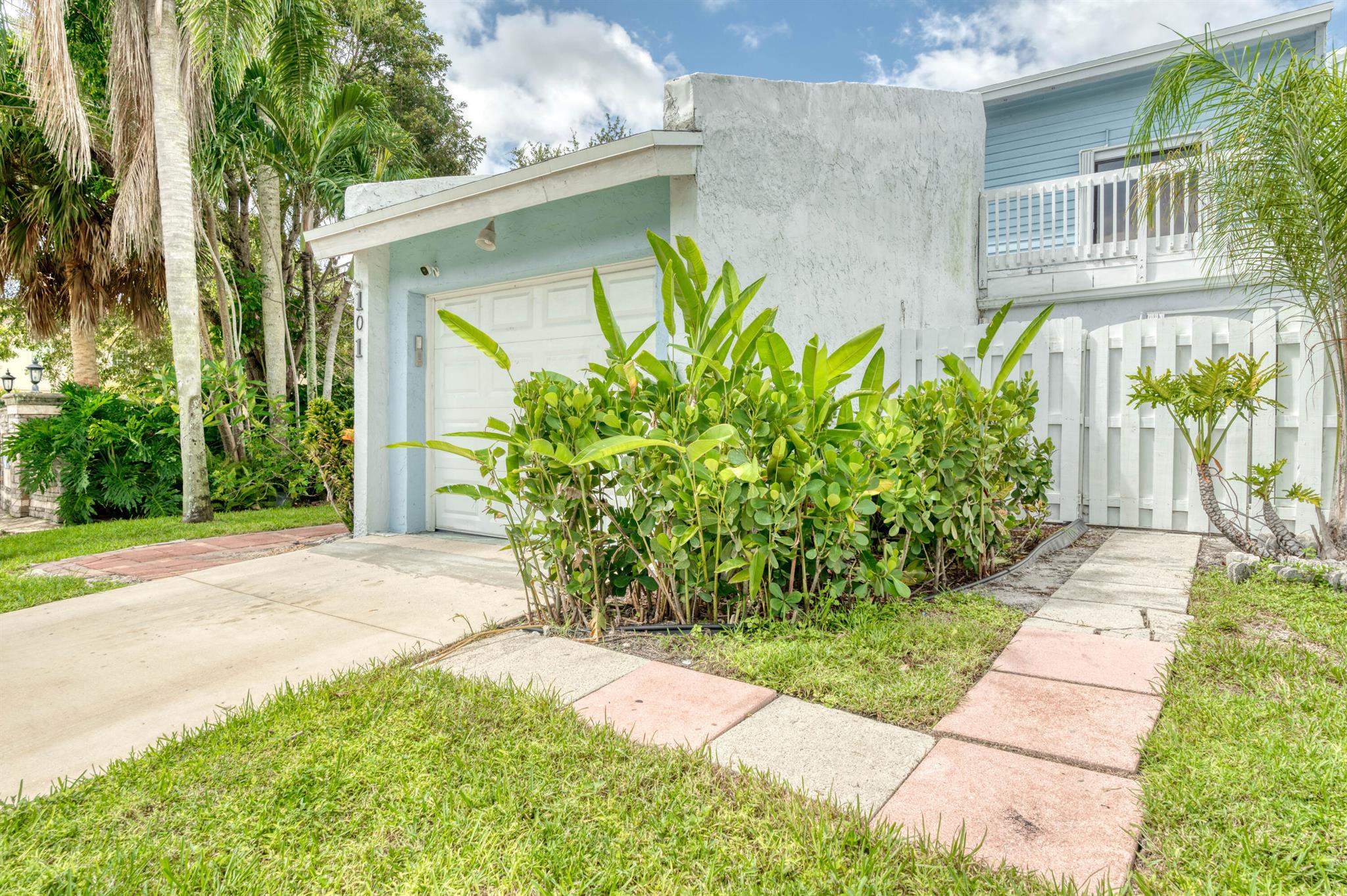 FAIRWAYS AT ROYAL PALM BE - Residential