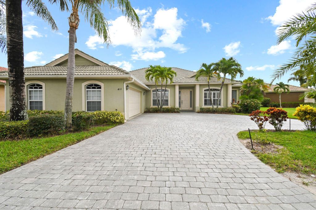 Photo of 411 NW Dover Court, Port St Lucie, FL 34983 (MLS # R10829532)