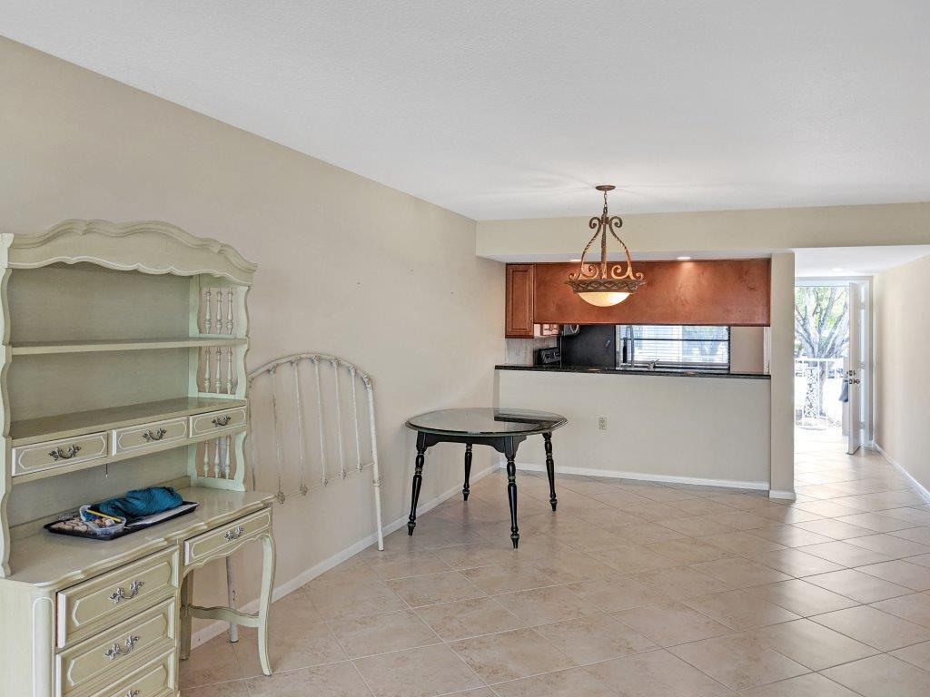 3520 Whitehall Drive 203, West Palm Beach, FL, 33401/$259,000 3 3520 Whitehall Drive 203