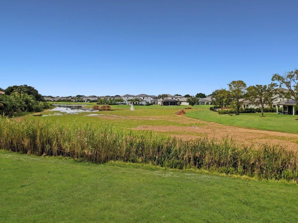 3520 Whitehall Drive 203, West Palm Beach, FL, 33401/$259,000 2 3520 Whitehall Drive 203