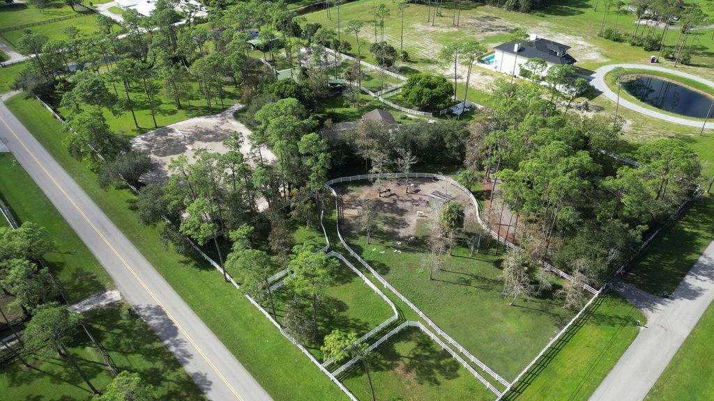 Photo of 11592 E Rambling Drive, Wellington, FL 33414 (MLS # B26010767)