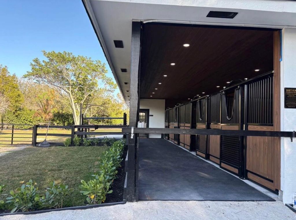 Photo of 11592 E Rambling Drive, Wellington, FL 33414 (MLS # B26010767)