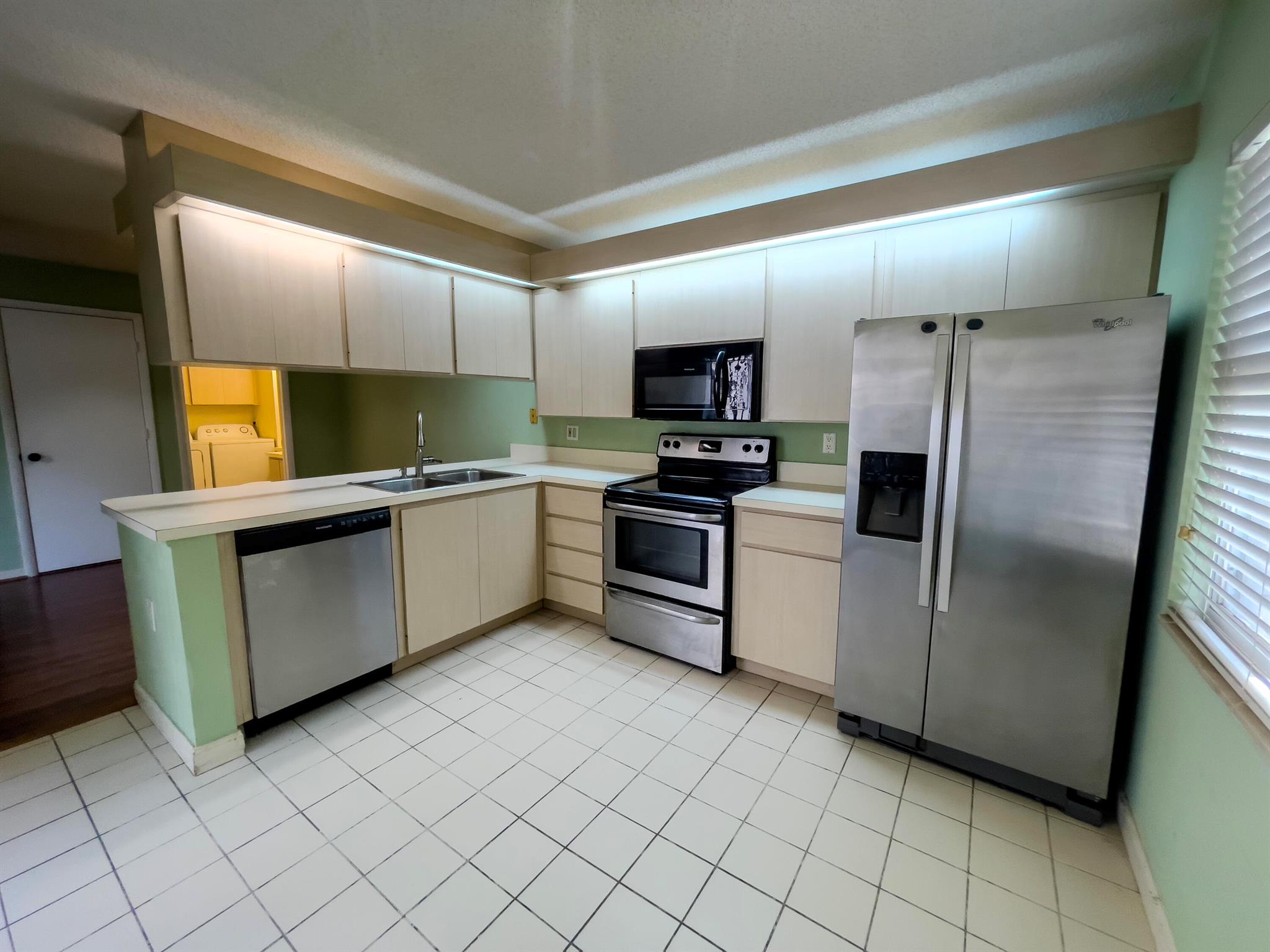 STAMFORD AT ROYAL PALM BE - Residential Lease