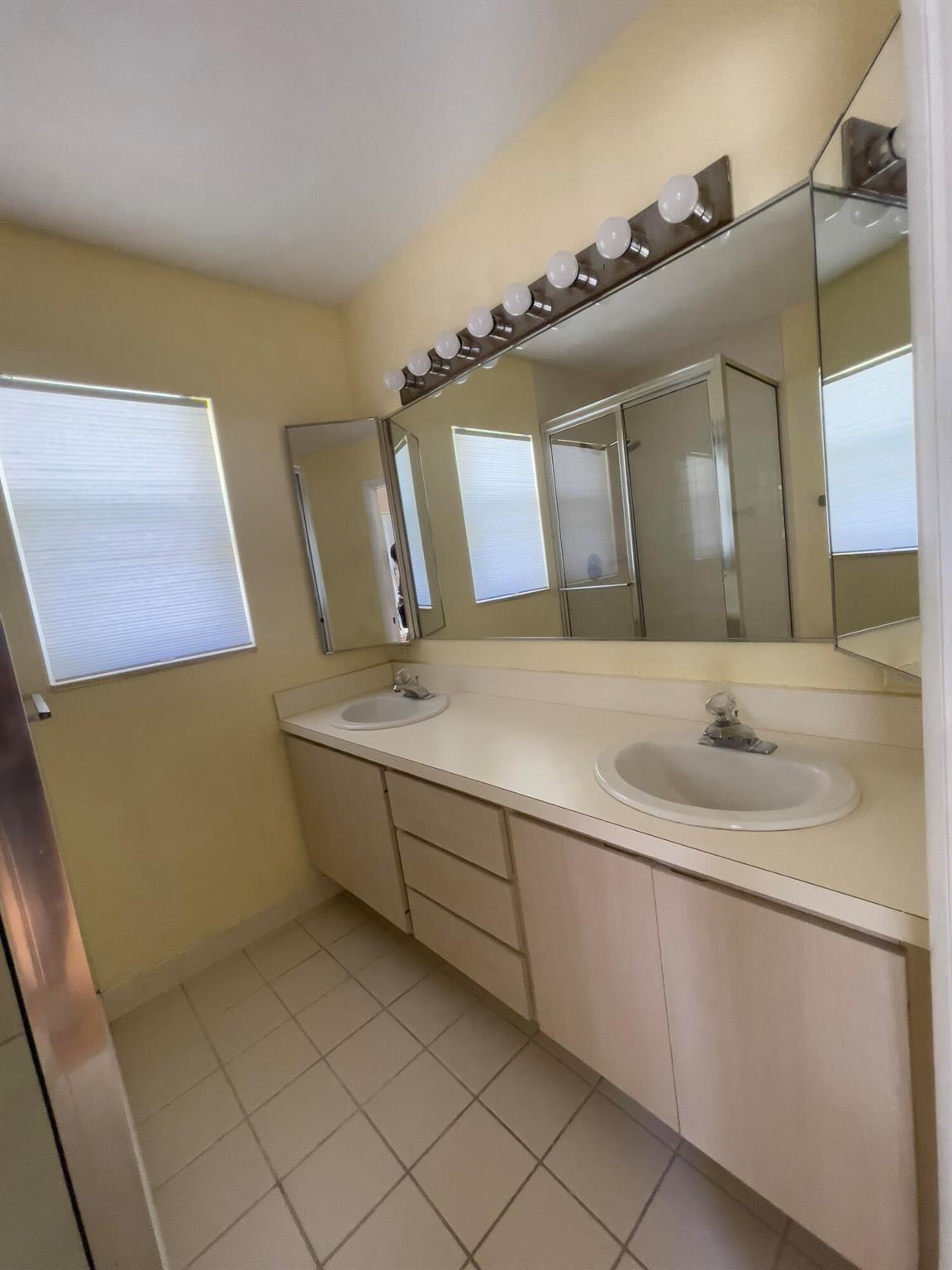 STAMFORD AT ROYAL PALM BE - Residential Lease