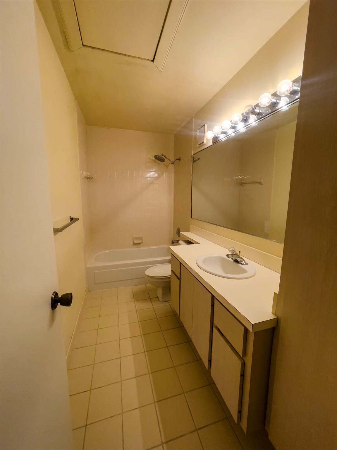 STAMFORD AT ROYAL PALM BE - Residential Lease