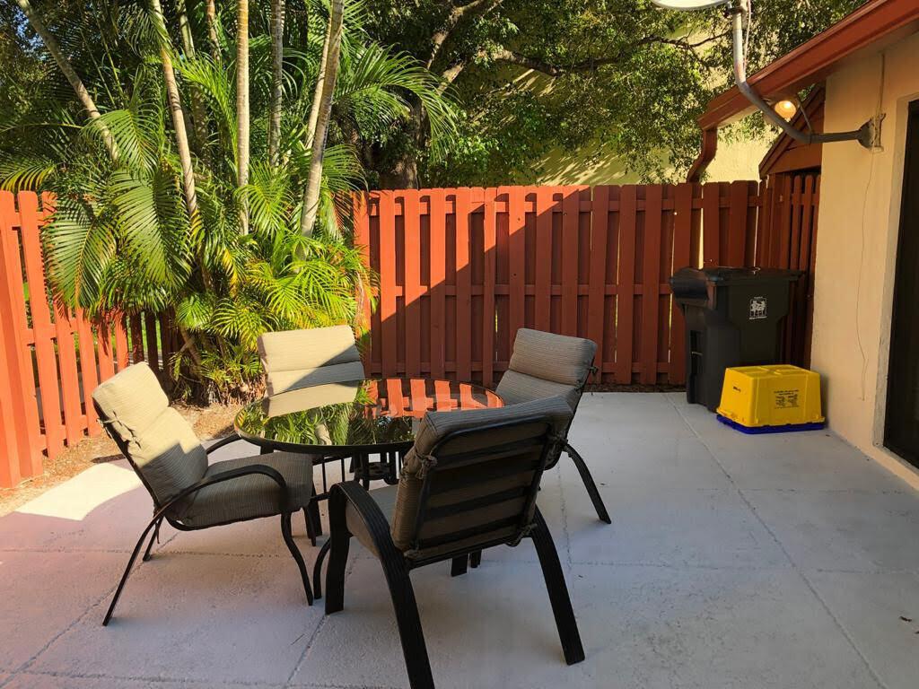 GREENVIEW SHORES 2 OF WELLINGTON - Residential Lease