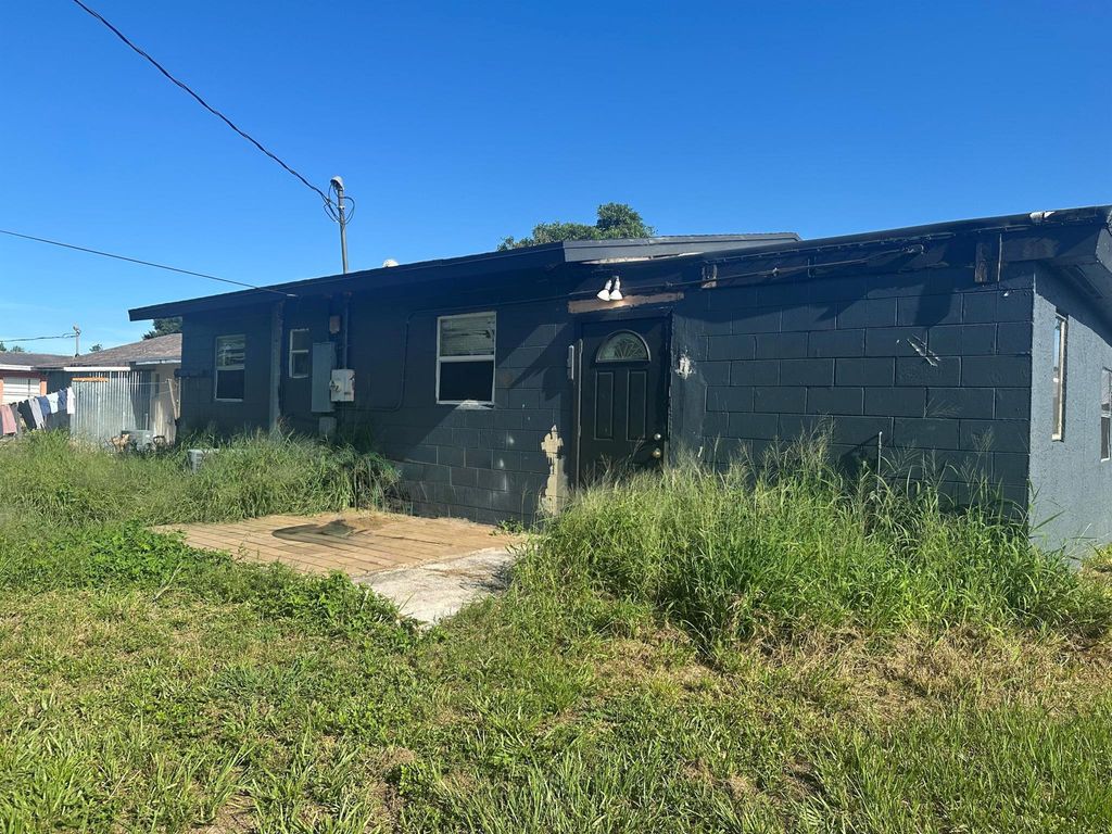 Photo of 920 Revels Lane, Fort Pierce, FL 34982 (MLS # R11109058)