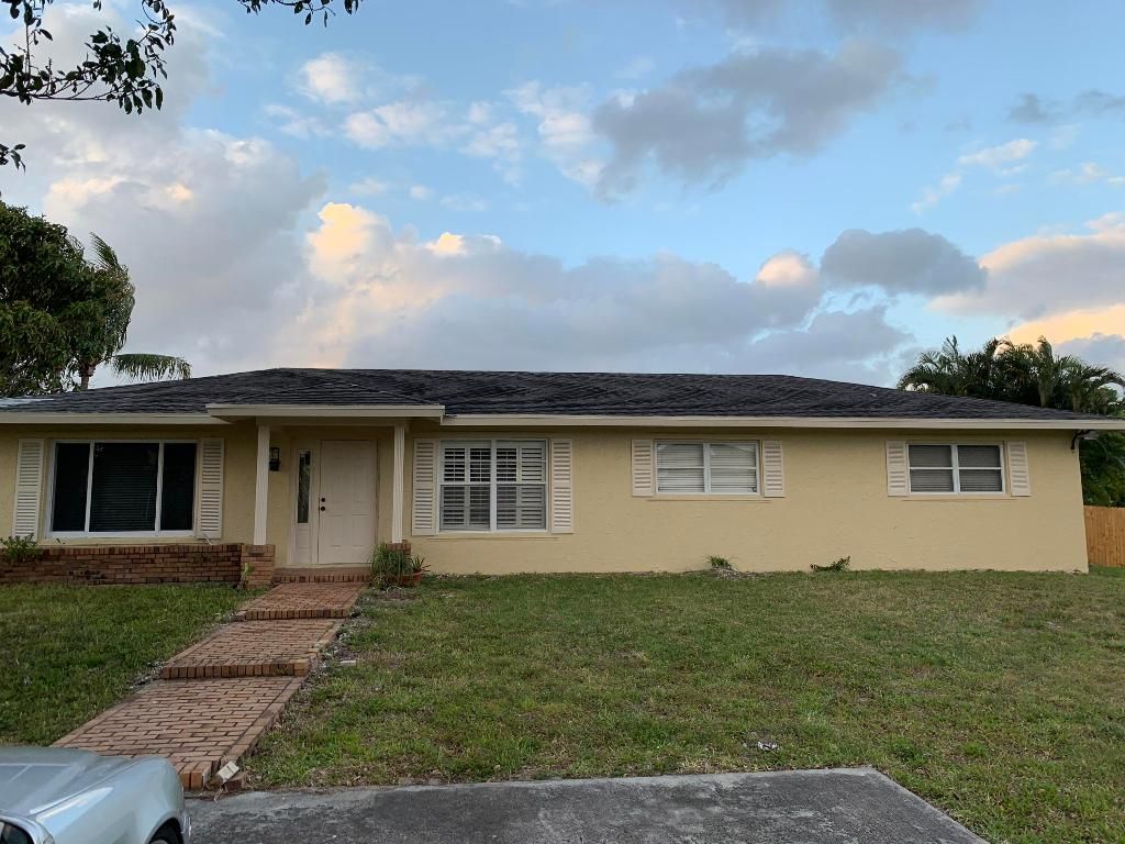 Photo of 7086 Lawrence Road, Boynton Beach, FL 33436 (MLS # R11141603)
