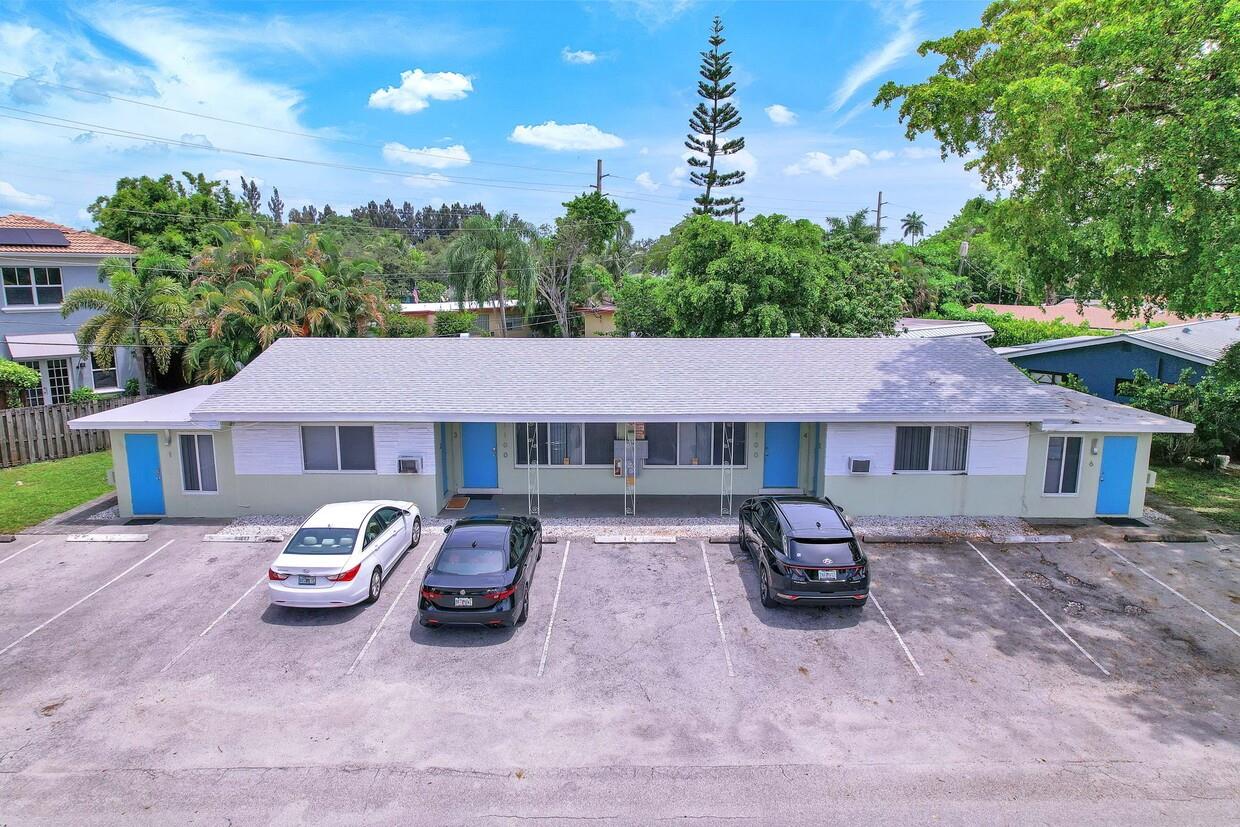 ****1031 XCHANGE ELIGIBLE***Owner/Agent
8 units: Six studios, Two 1/1's.
**Licensed Hotel/Motel-Daily rentals permitted** VR's ok w/no prior approval. No deferred maintenance
Location Location- Surrounded by multi-million dollar brand new town homes.
Walk to Wilton Drive in Wilton Manors (google if unfamiliar) and 13th Street entertainment district/Studio City 2.5 miles from beach, 15 mins to Fort Lauderdale/Hollywood Int'l Airport, 1 mile from Brightline
All rents currently UNDER market as currently self managed with long term leases only. NO VACANCIES
All units can be utilized as vacation rentals with no prior City approval.
New Roof June 2023, Impact Windows, Oversized Lot All units renovated between 2017 and 2022, mid-century modern style Laundry Facility on site