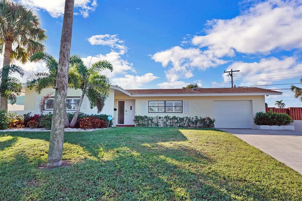 Photo of 3698 Daisy Avenue, Palm Beach Gardens, FL 33410 (MLS # R10768172)