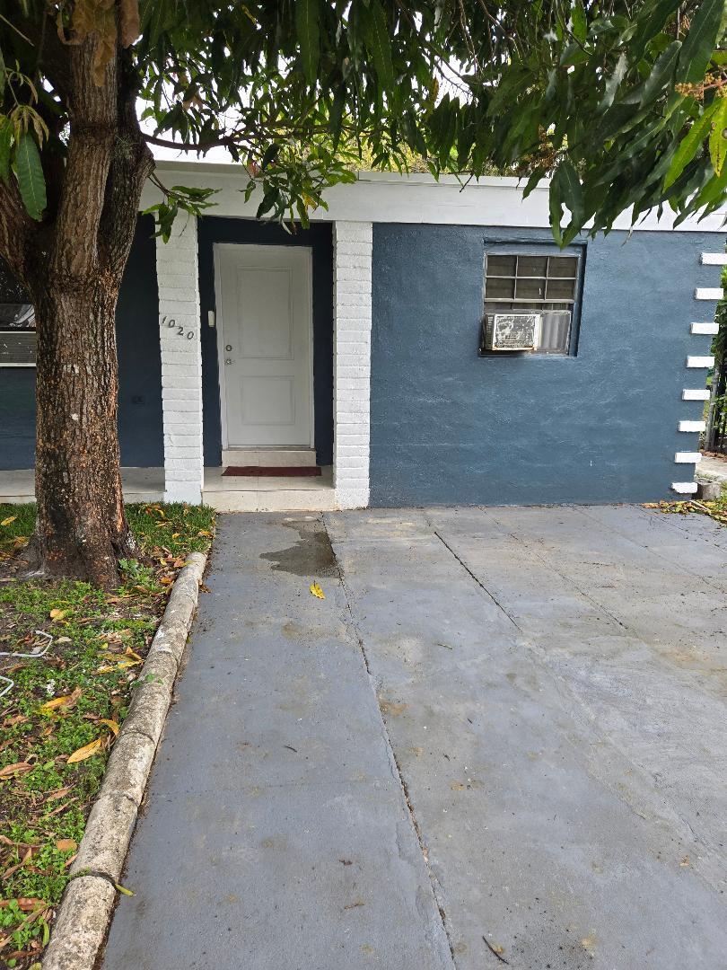 BISCAYNE GARDENS SEC F PART 2 - Residential Lease