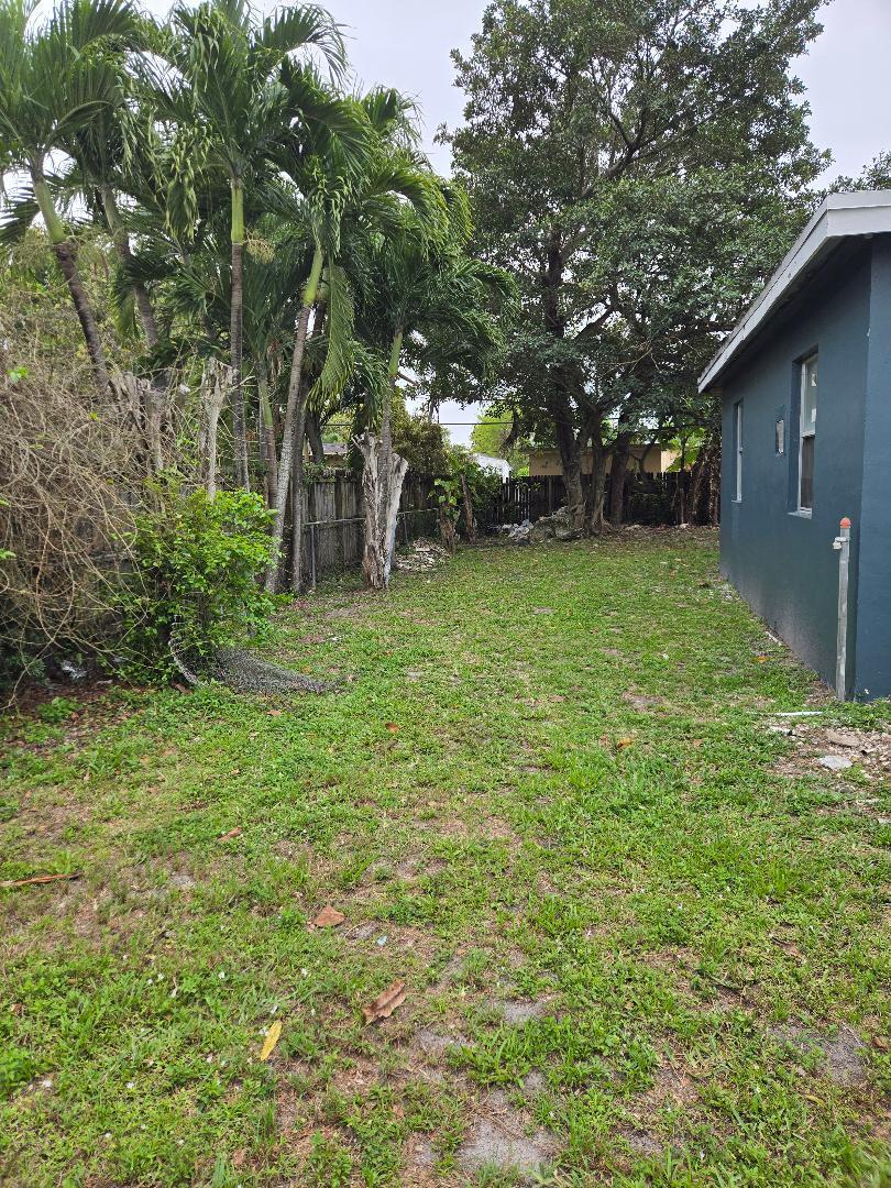 BISCAYNE GARDENS SEC F PART 2 - Residential Lease