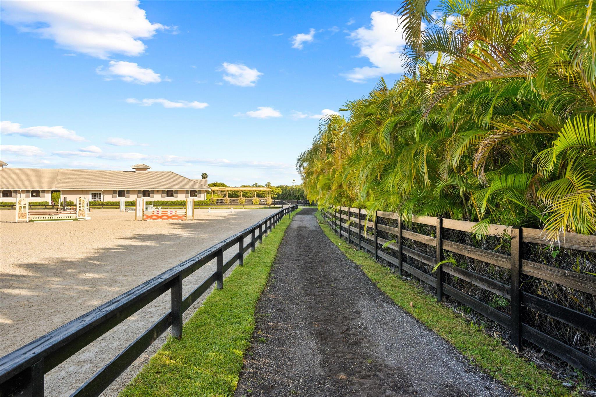 SADDLE TRAIL PARK OF WELL - Residential