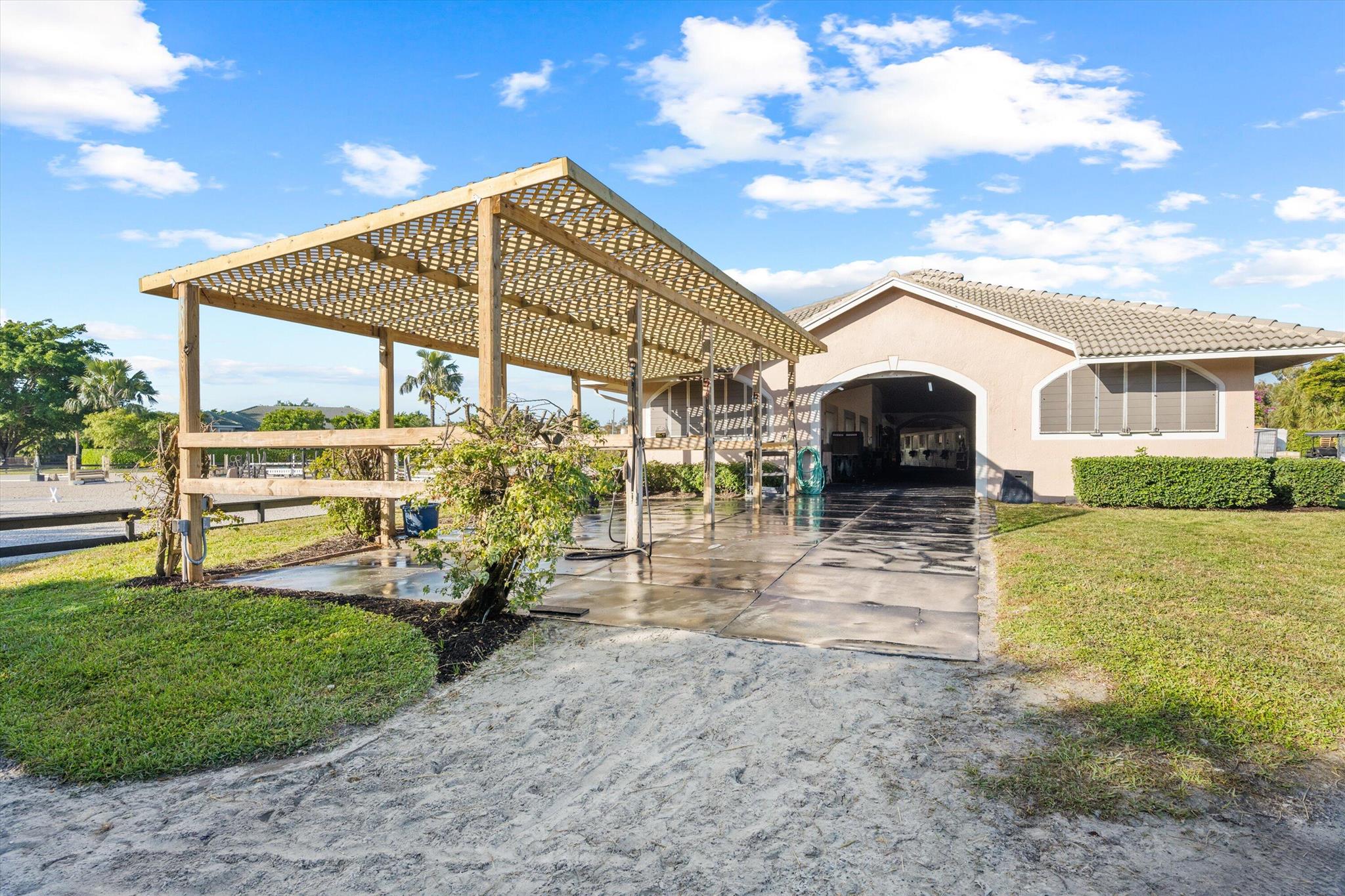 SADDLE TRAIL PARK OF WELL - Residential