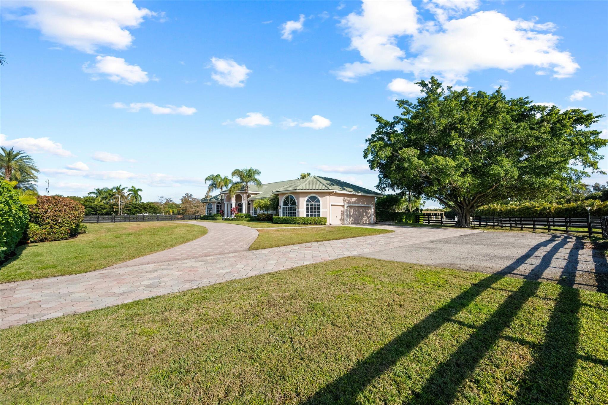 SADDLE TRAIL PARK OF WELL - Residential